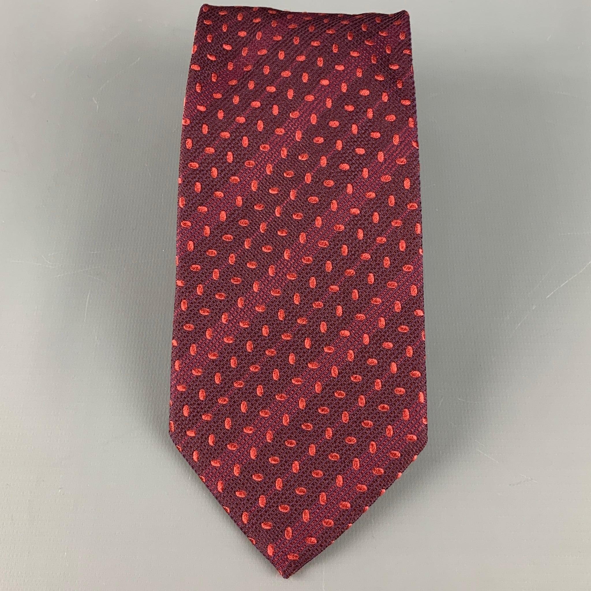 GIORGIO ARMANI
tie in burgundy silk, featuring a red dots pattern on a subtle diagonal stripe background. Made in Italy.Very Good Pre-Owned Condition. 

Measurements: 
  Width: 3.75 inches Length: 59 inches 
  
  
 
Reference: 126585
Category: