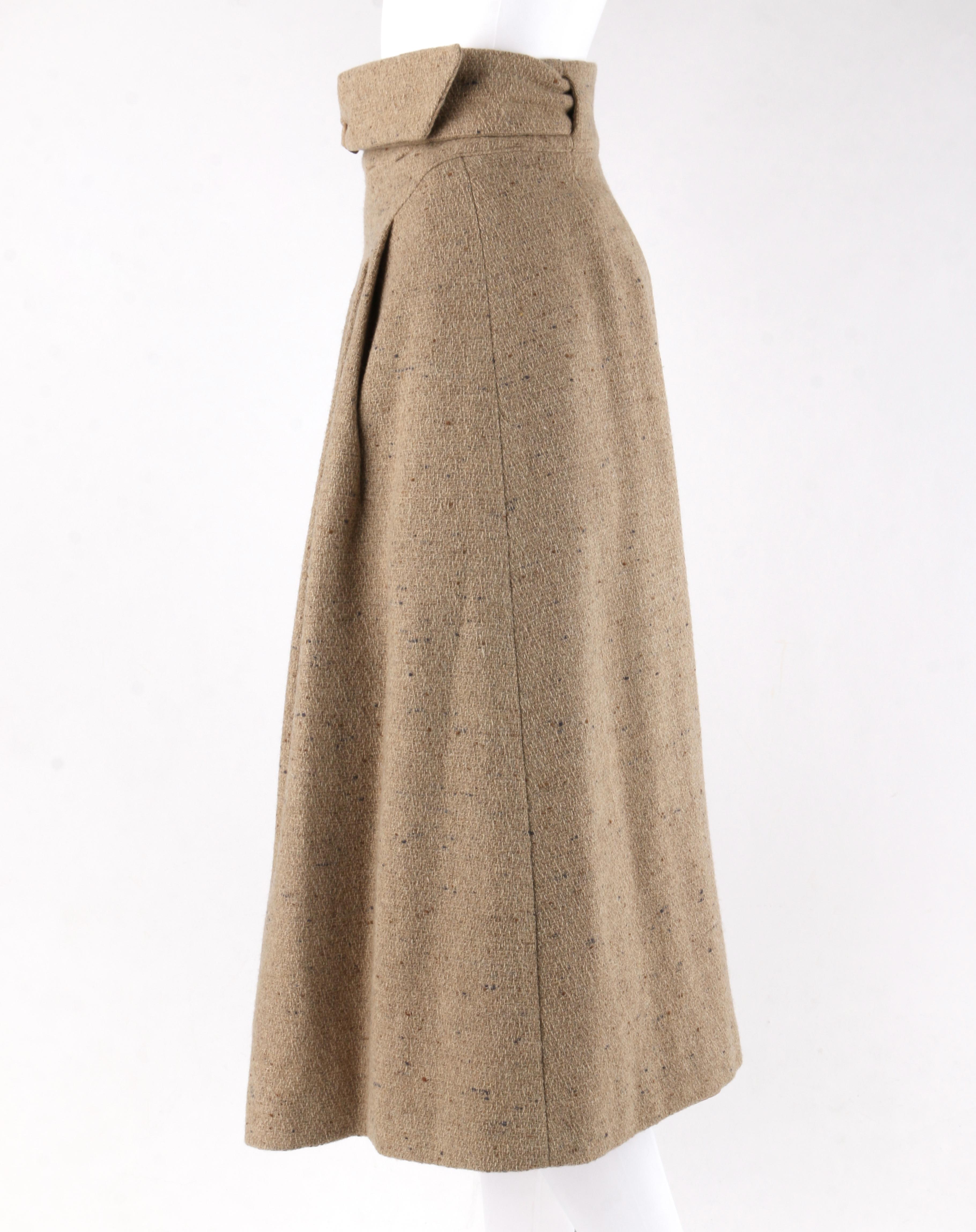 GIORGIO ARMANI Jupe trapèze plissée en tweed marron avec boucle portefeuille en laine (années 1980) Pour femmes en vente