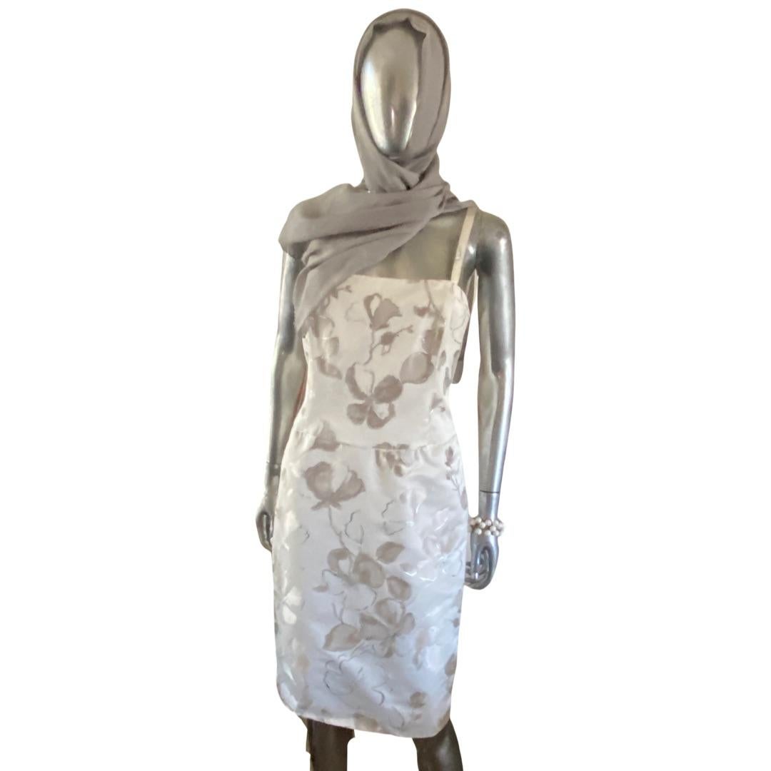 Women's Giorgio Armani Collezione Silver Floral Sheath Cocktail Dress & Scarf Size 12 For Sale