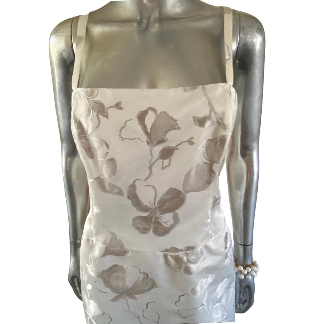Giorgio Armani Collezione Silver Floral Sheath Cocktail Dress & Scarf Size 12 For Sale 1