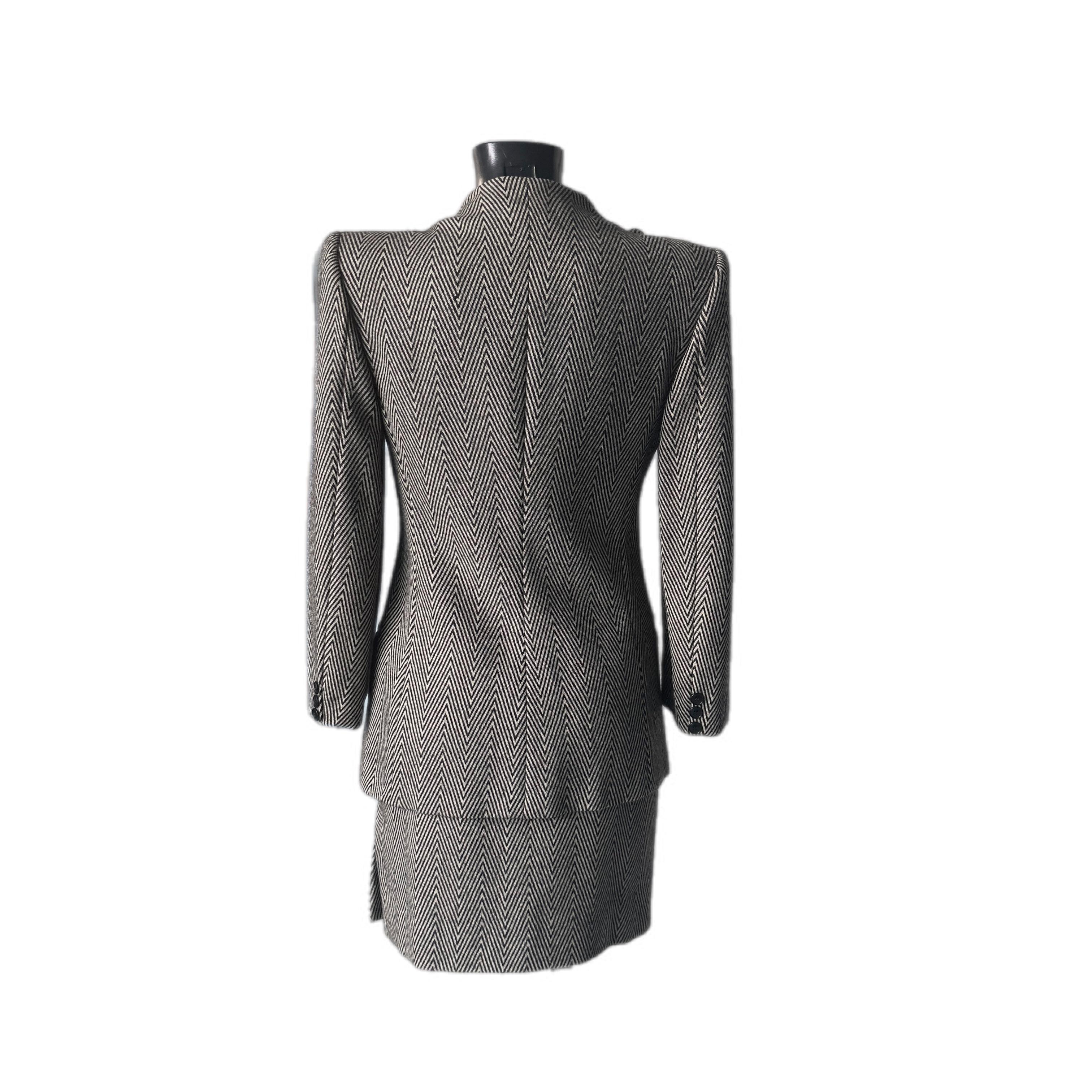 Donna Giorgio Armani Completo Chevron in Lana – Anni ’80, Made in Italy in vendita