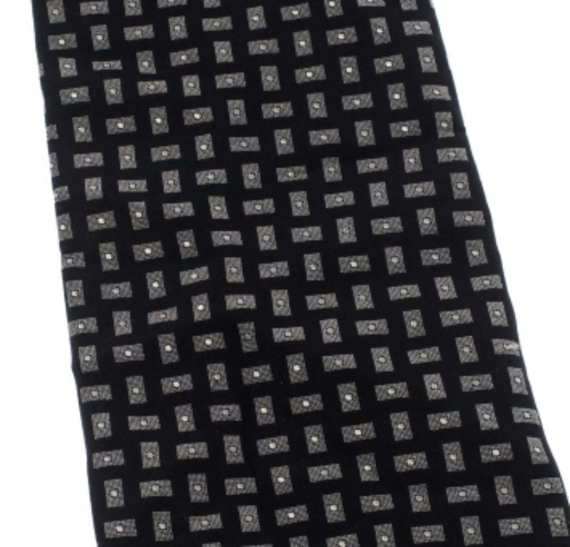 Giorgio Armani Cravatte Schwarze traditionelle Krawatte aus bedruckter Seidenmischung Herren im Angebot