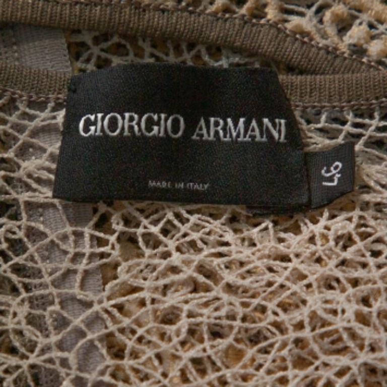 Giorgio Armani Cream Embroidered Lace Sleeveless Top L In Excellent Condition For Sale In Dubai, Al Qouz 2