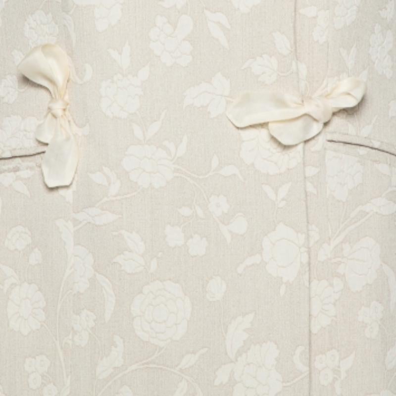 Grab attention by wearing this Vintage blazer from Giorgio Armani. This comfortable and stylish cream blazer is designed in a simple style with tie details on the front, floral pattern all over, and long sleeves. Use this appealing and posh creation