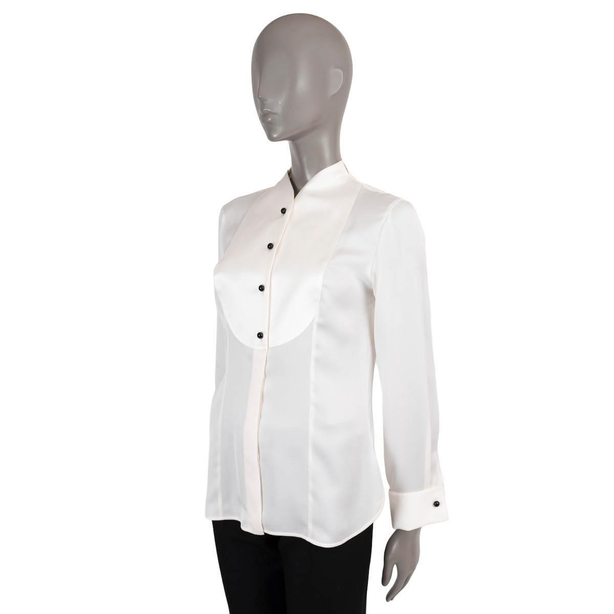 100% authentic Giorgio Armani tuxedo shirt in cream crepe silk (100%). Features V-neck with split mock collar and satin bib and cuffs. Closes with contrast black buttons on the front. Has been worn and is in excellent condition.

2018