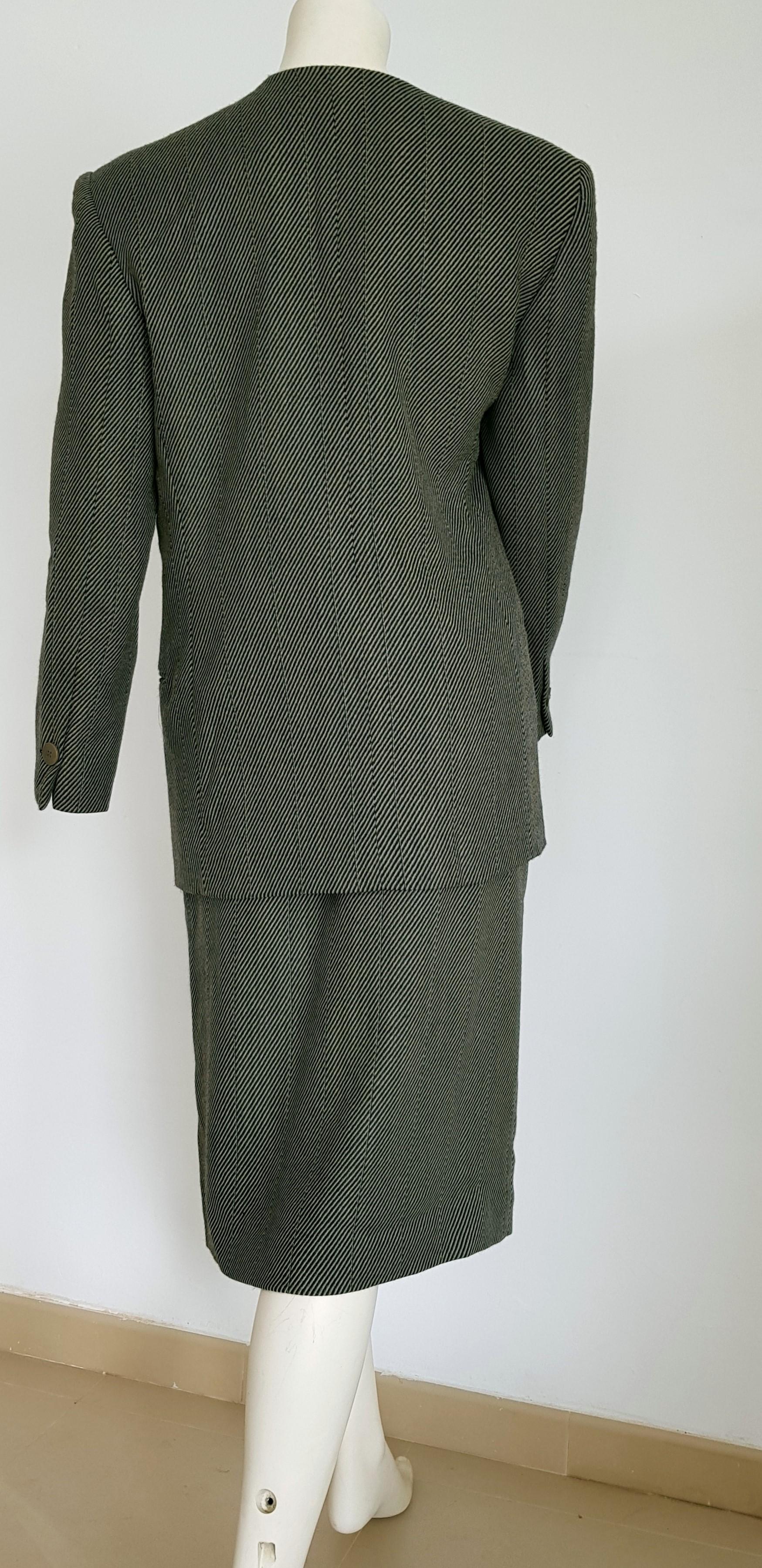 Giorgio ARMANI dark and light grey lines, jacket skirt wool suit - Unworn, New In New Condition For Sale In Somo (Santander), ES