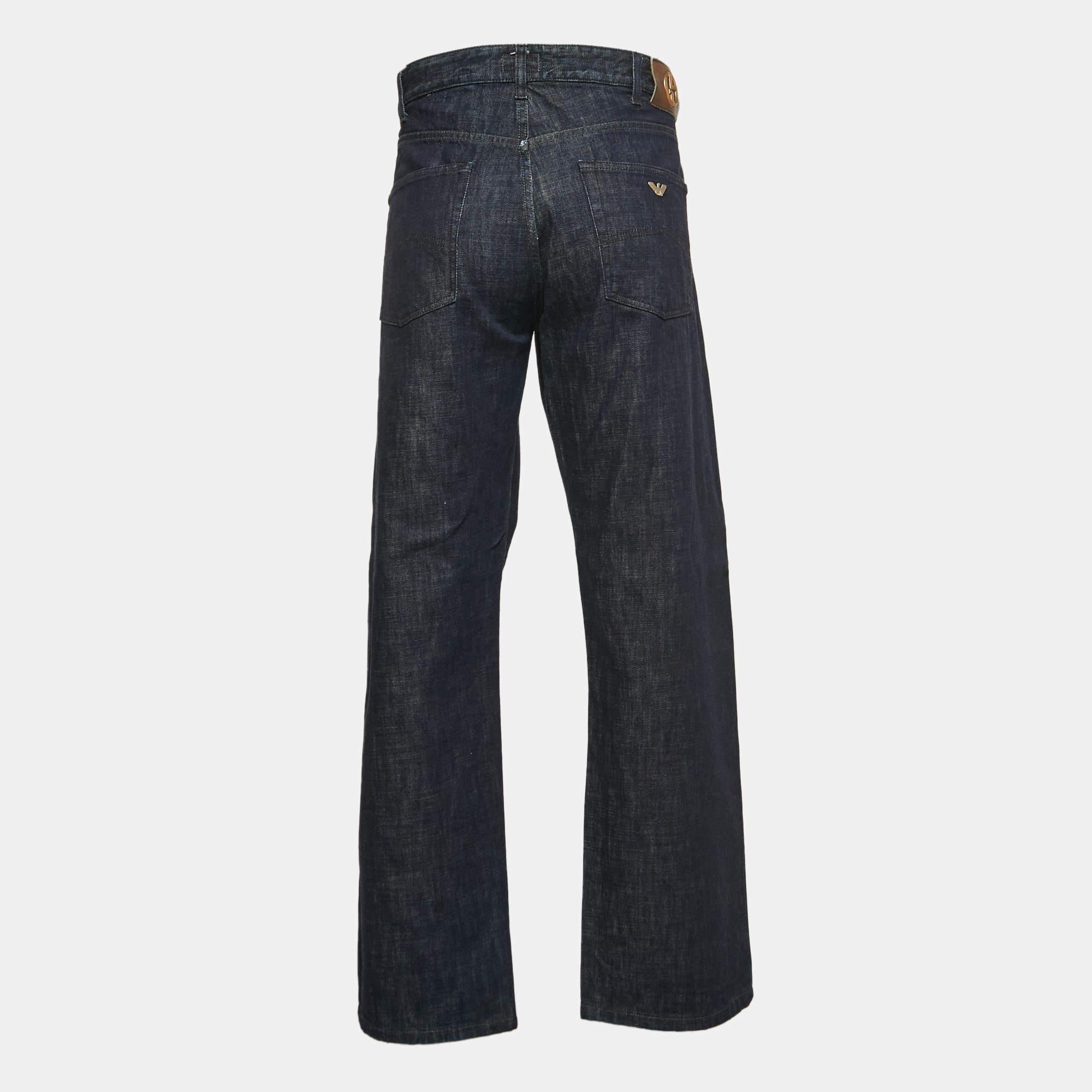 A good pair of jeans always makes the closet complete. This pair of jeans is tailored with such skill and style that it will be your favorite in no time. It will give you a comfortable, stylish fit. 