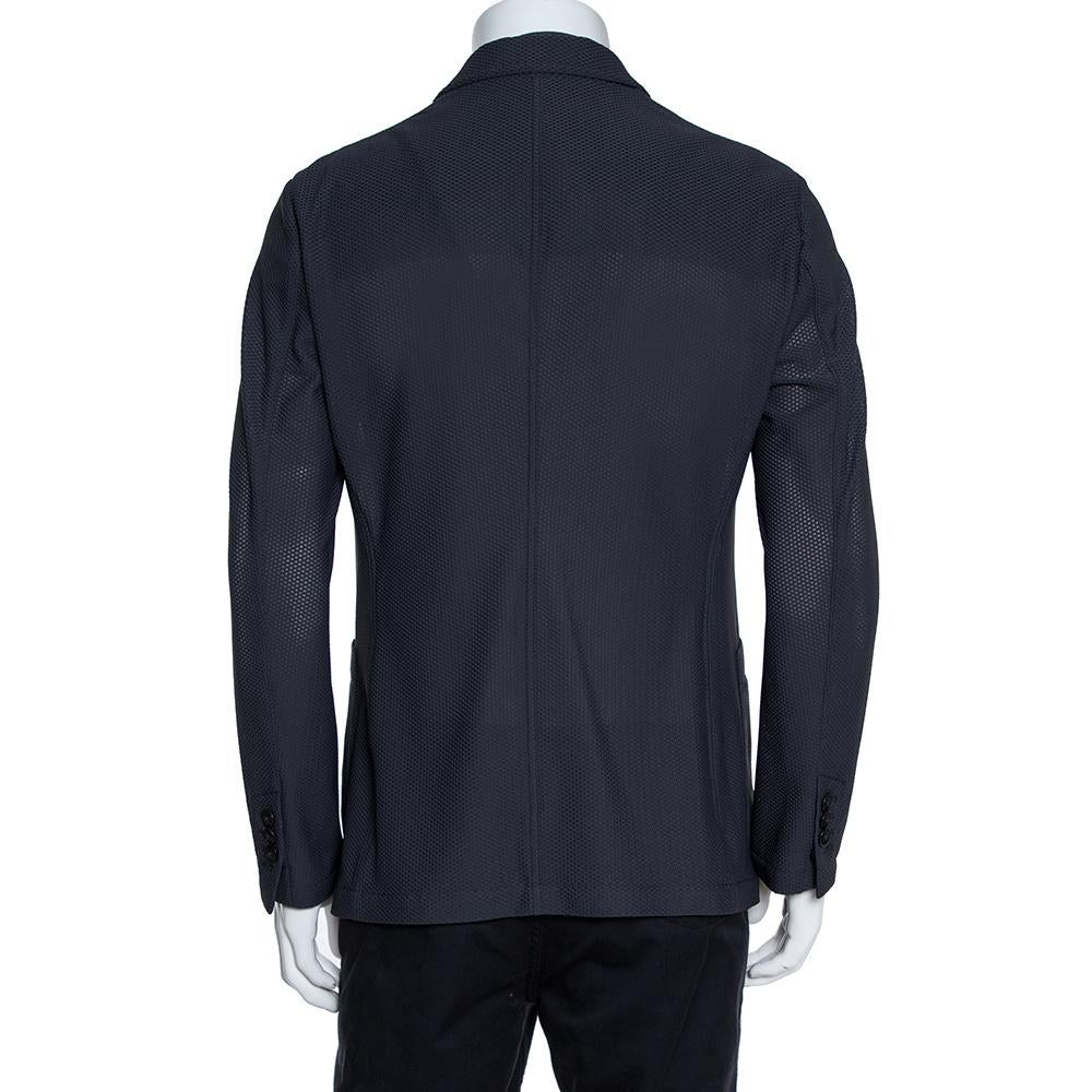 A classy piece to sport for your Monday presentations, this blazer from Empório Armani is an upscale staple that your wardrobe needs. It is graced with a sharp structure and flaunts a dark grey hue. Exuding a textured finish, this elegant piece is