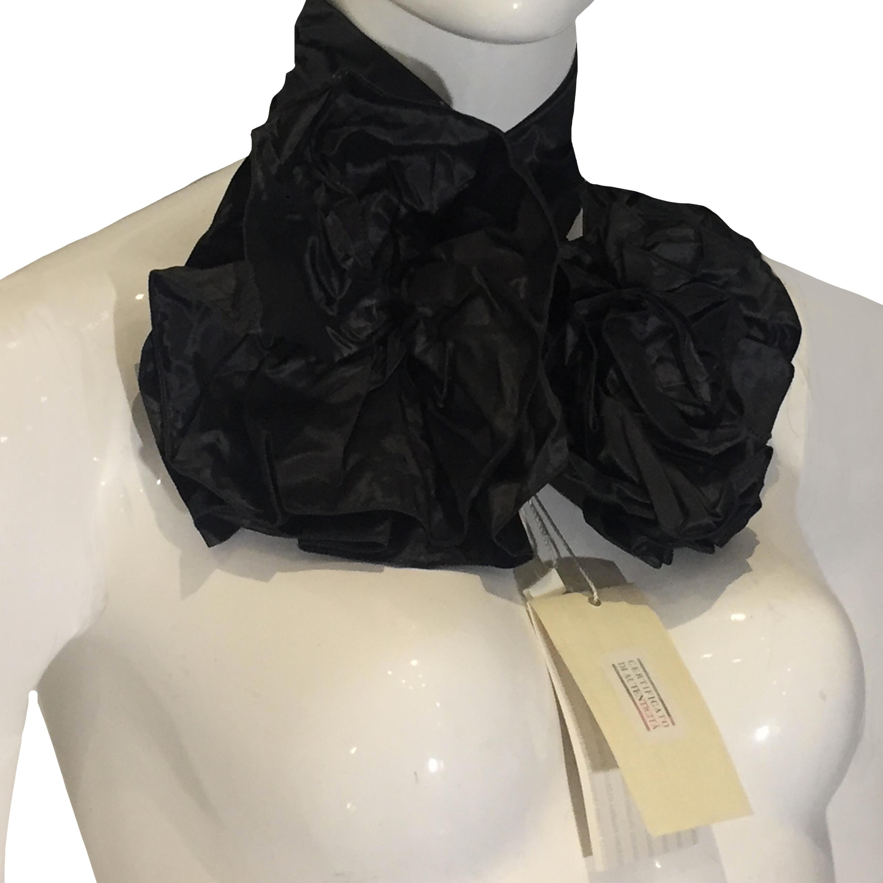 GIORGIO ARMANI Dark grey silk flower scarf

Tag GIORGIO ARMANI

50cm x 10cm

60% polyester
40% silk

Perfect condition
With tag

Shipping worldwide with tracking number