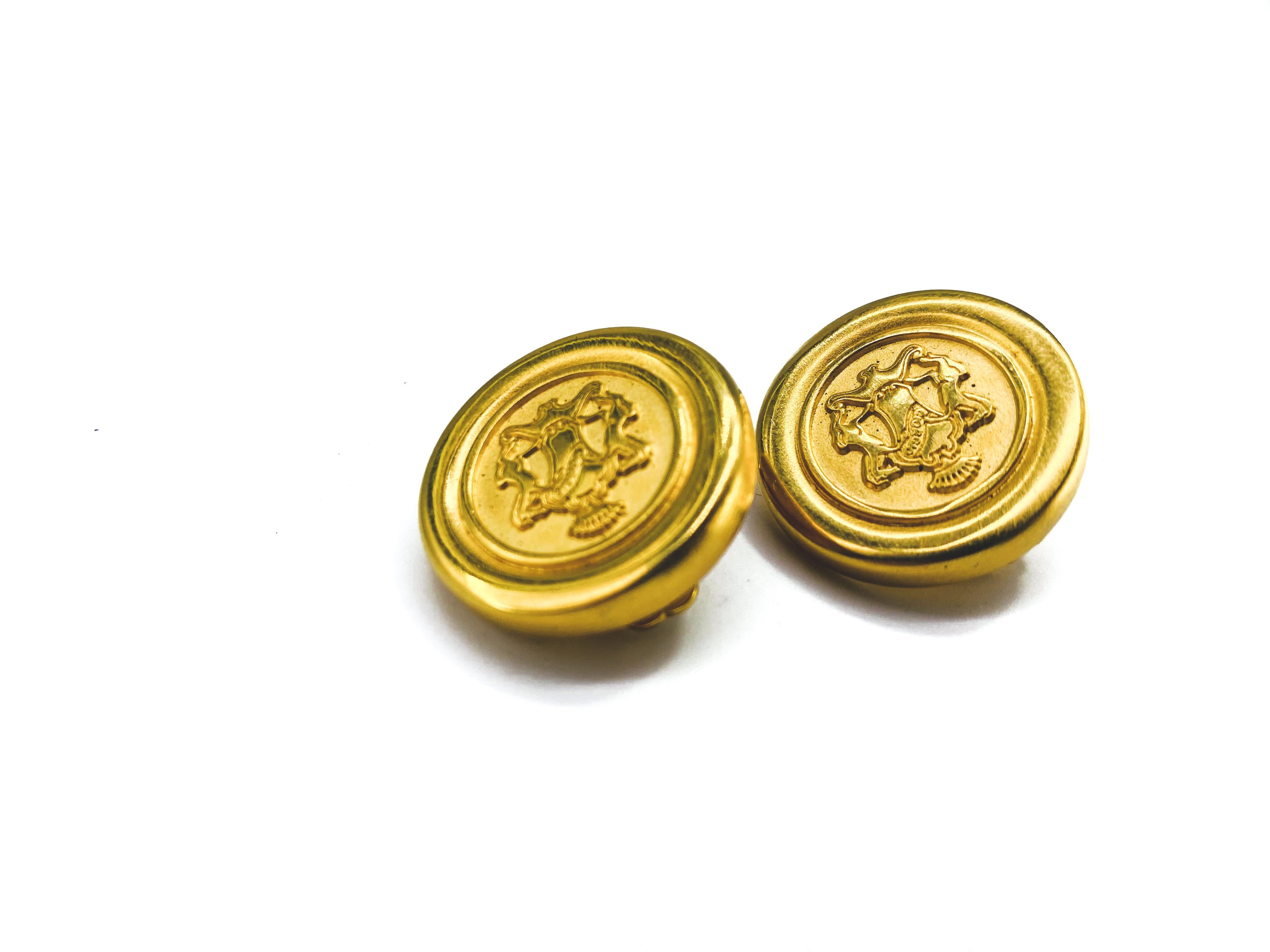 Giorgio Armani 1980s Vintage Clip On Earrings

Detail
-Cast from quality gold colored metal
-Embossed with the iconic Giorgio Armani coat of arms

Size & Fit
-1 inch/2.54cm across
-Strong, comfortable clips

Authenticity & Condition
-Fully examined