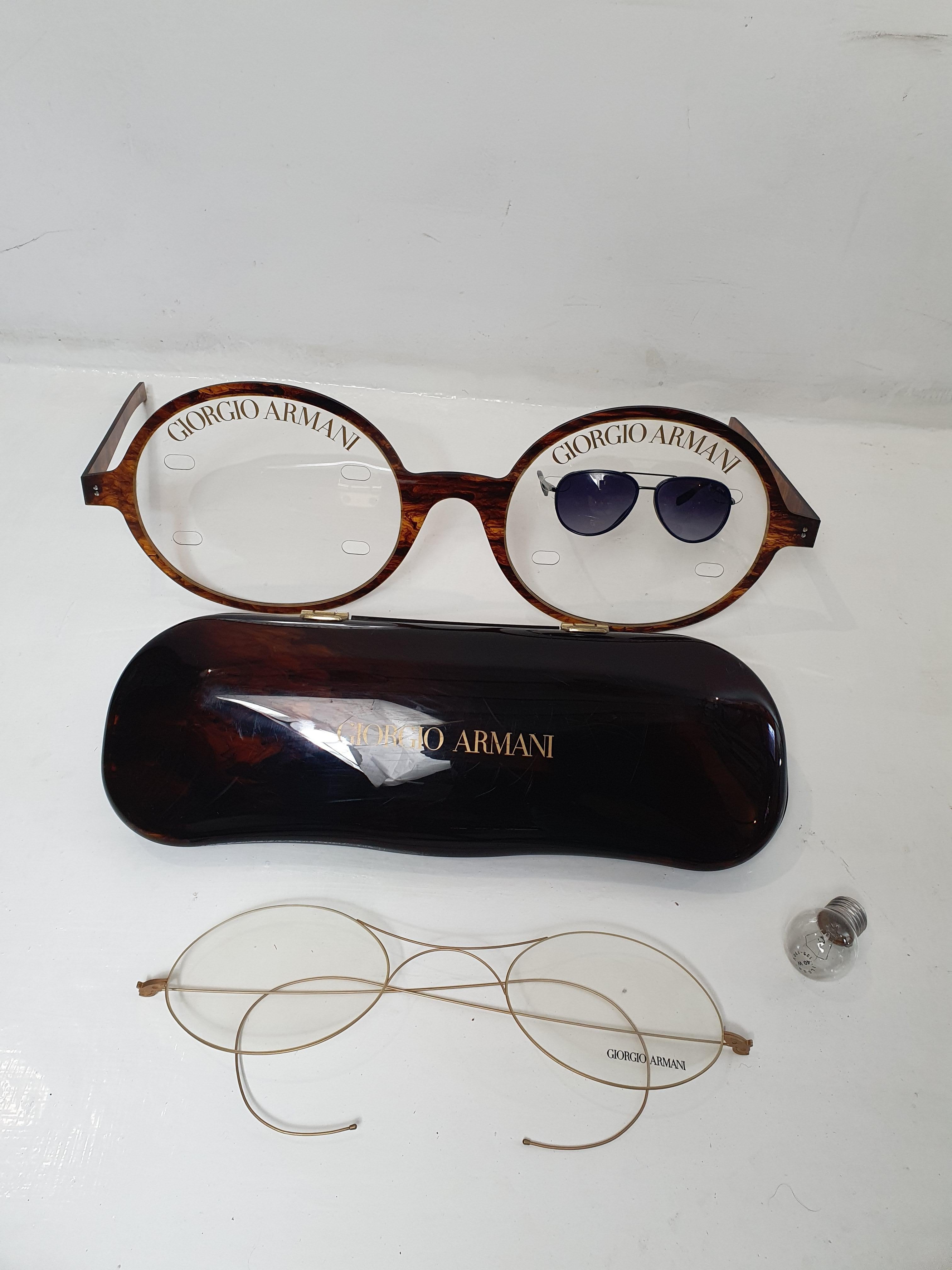 Style international Présentoir à lunettes Giorgio Armani Objets de collection en vente