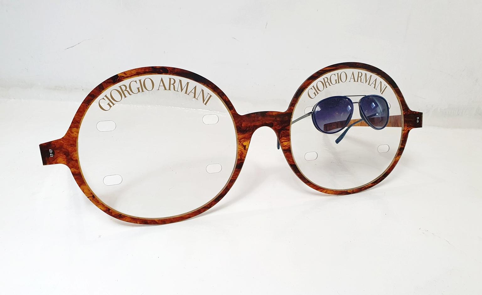 Présentoir à lunettes Giorgio Armani Objets de collection Bon état - En vente à Albano Laziale, Rome/Lazio
