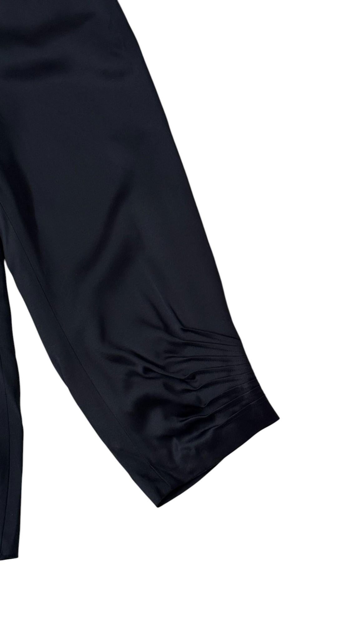 Giorgio Armani Otoño 2002 Satén Plisado Pantalón Corto en Bueno estado para la venta en Milano, IT