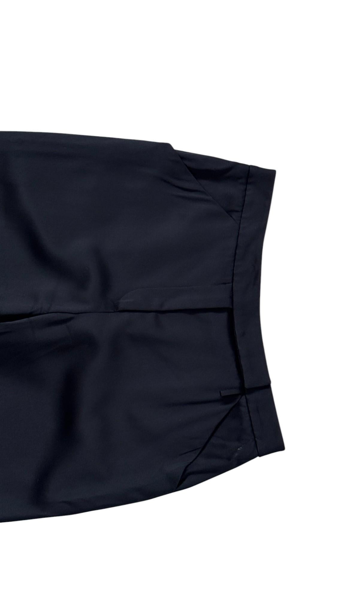 Giorgio Armani Otoño 2002 Satén Plisado Pantalón Corto en venta 1