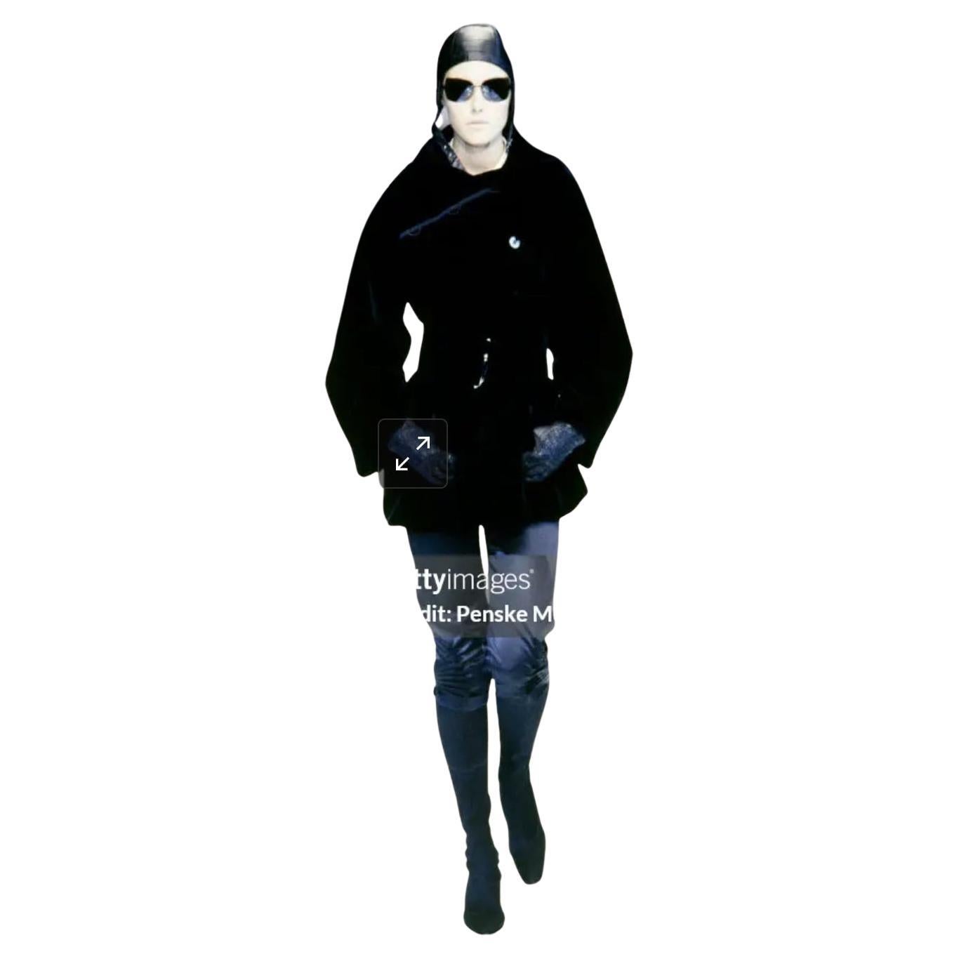 Giorgio Armani Otoño 2002 Satén Plisado Pantalón Corto en venta