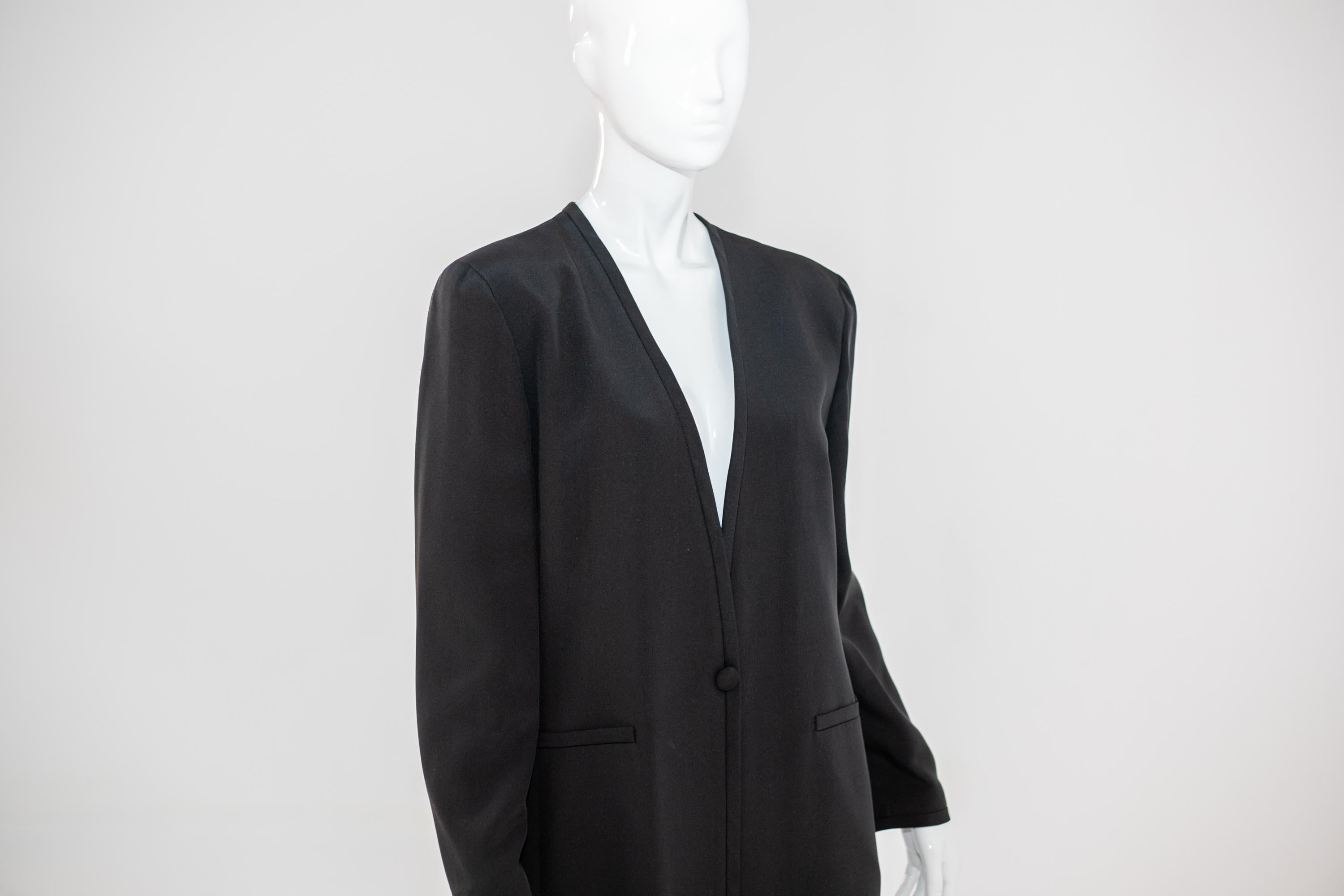 Manteau long à la mode Giorgio Armani en soie noire en vente 1