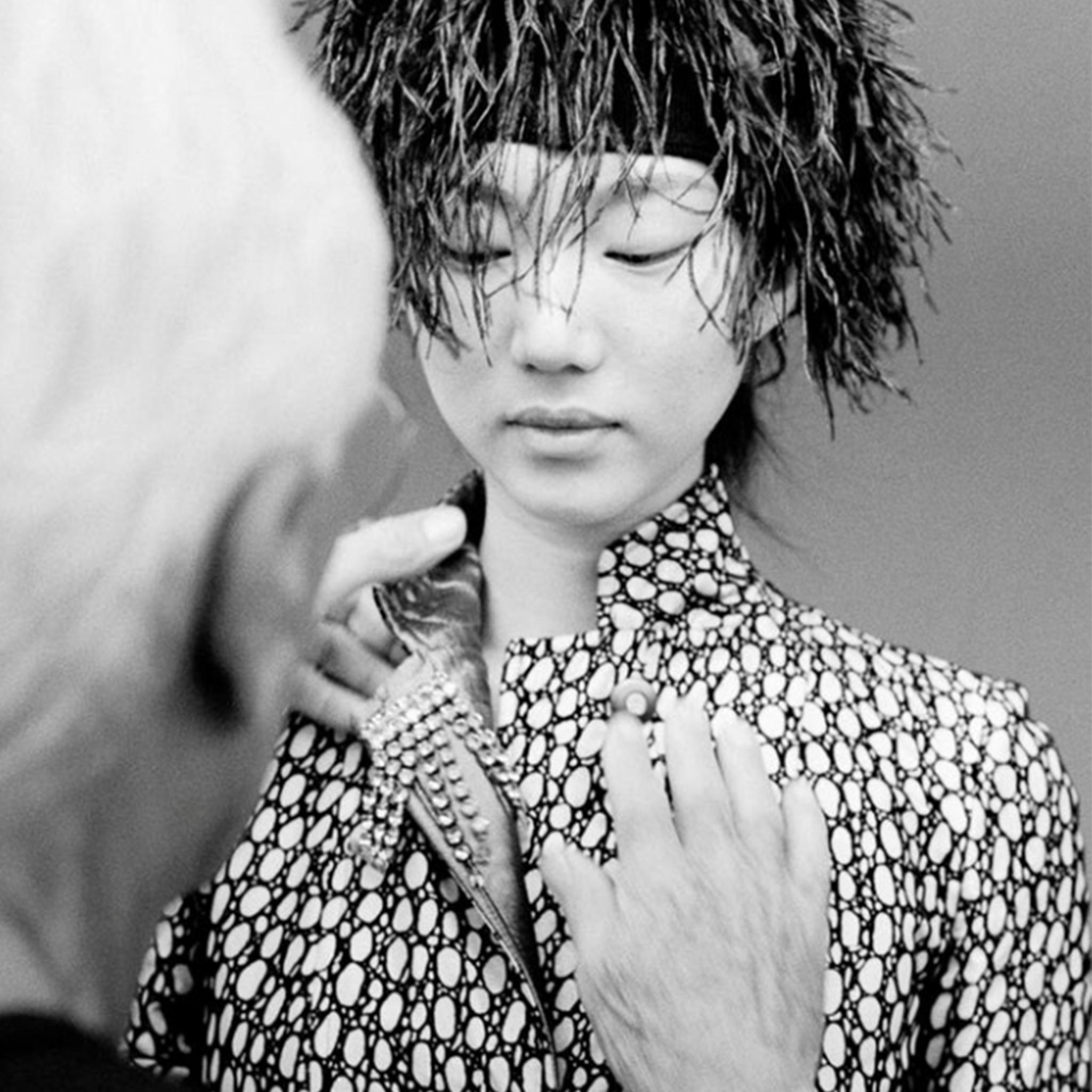 GIORGIO ARMANI FW2004 hat with black feathers and pearls 5