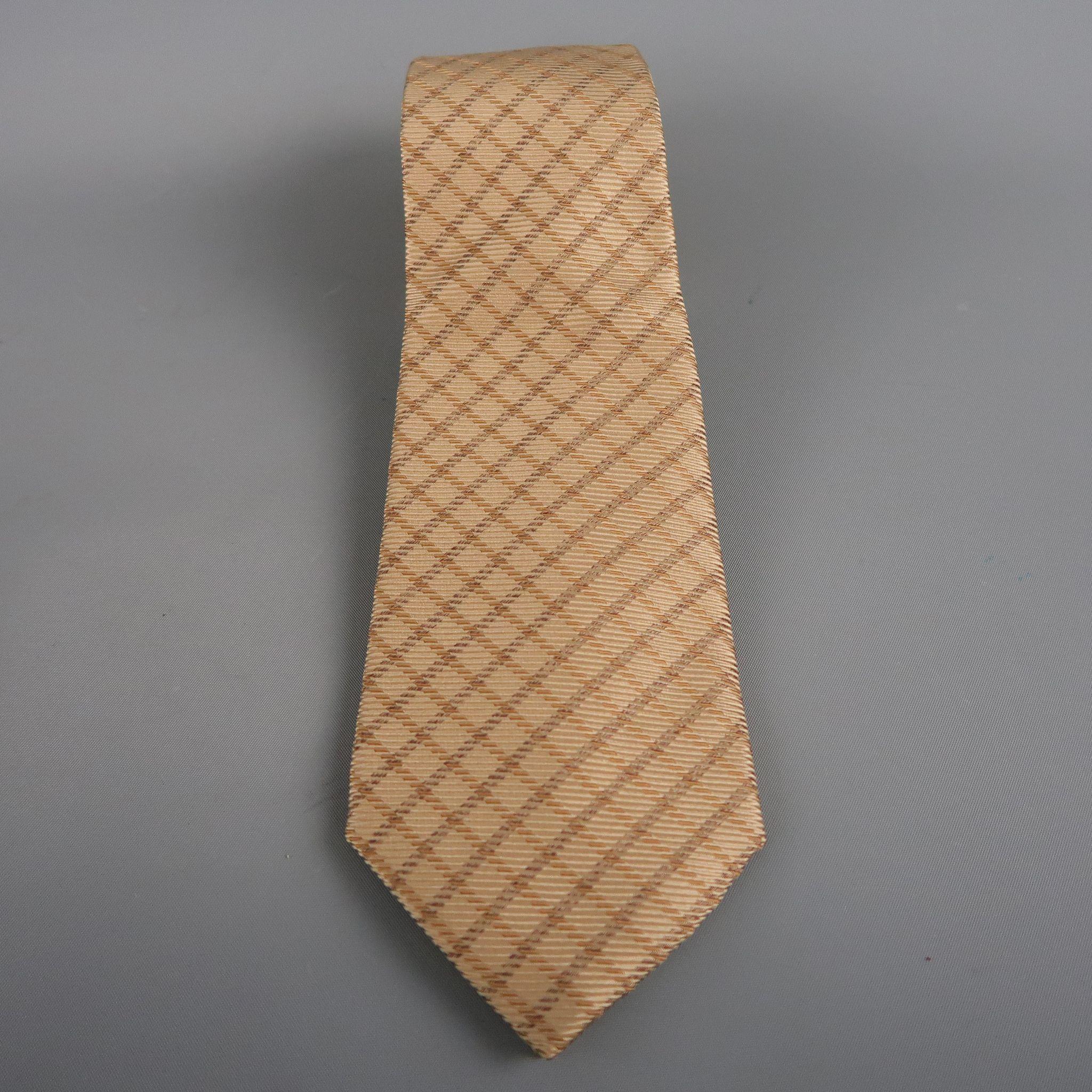 GIORGIO ARMANI Tie comes in a gold silk with all over red striped print. Made in Italy
 
Very Good Pre-Owned Condition.
 
Width : 2.80 in.