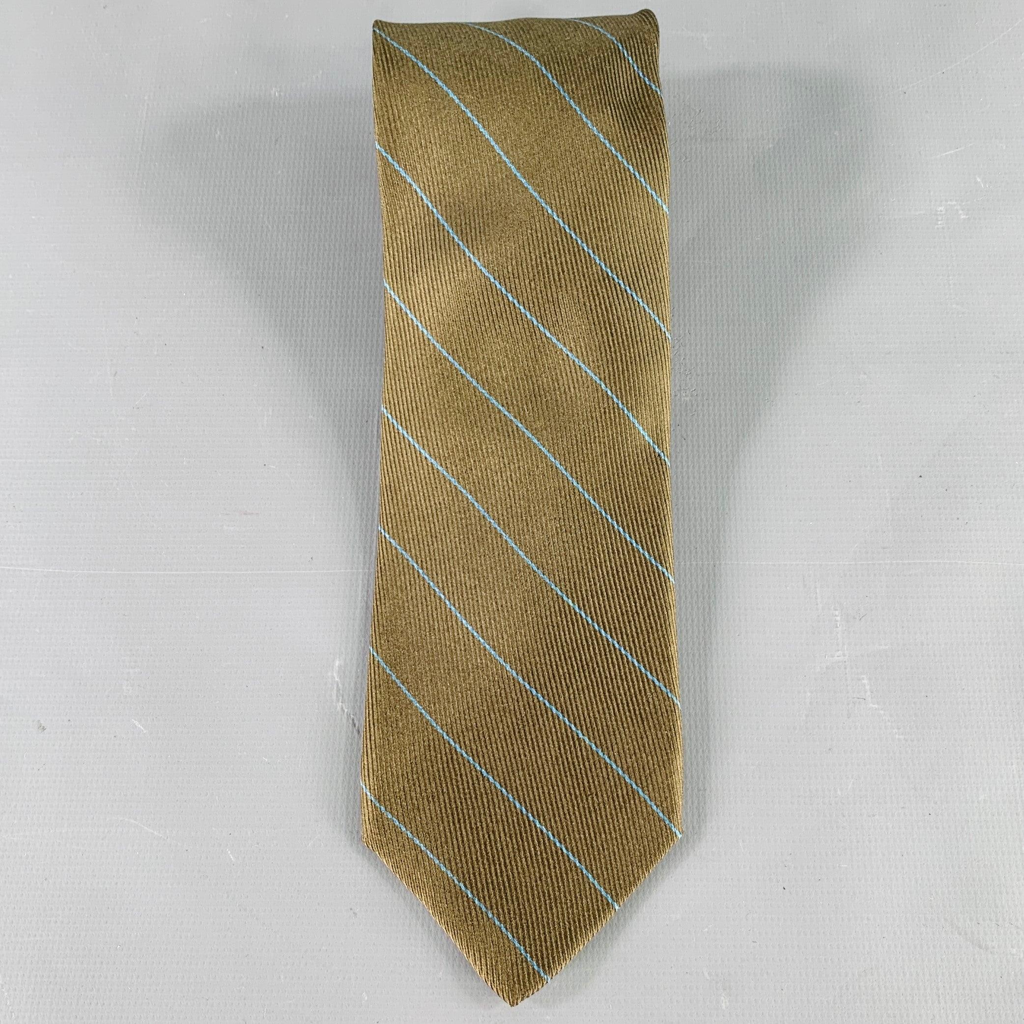 Vintage GIORGIO ARMANI necktie
in a green and blue silk featuring a diagonal stripe pattern. Made in Italy.Very Good Pre-Owned Condition.
Minor signs of wear.Width: 2.75 inches Length: 57 inches 
  
  
 
Sui Generis Reference: 136922
Category: