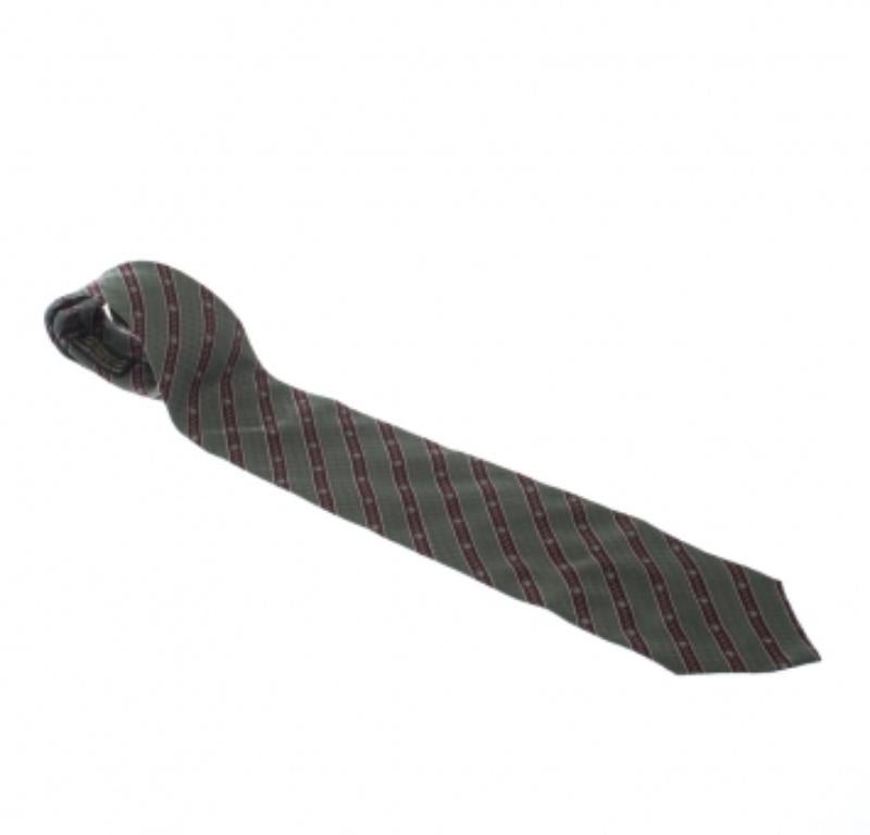 Giorgio Armani Grüne & rote Diagonalstreifen Seidenjacquard-Krawatte im Zustand „Gut“ im Angebot in Dubai, Al Qouz 2
