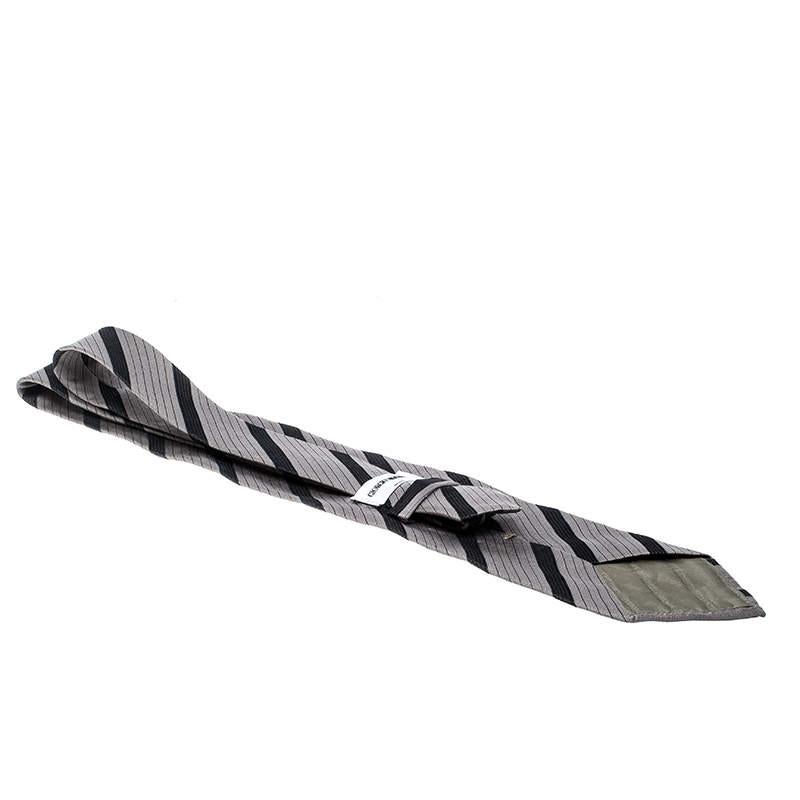 Men's Giorgio Armani Grey Diagonal Striped Silk Jacquard Tie For Sale