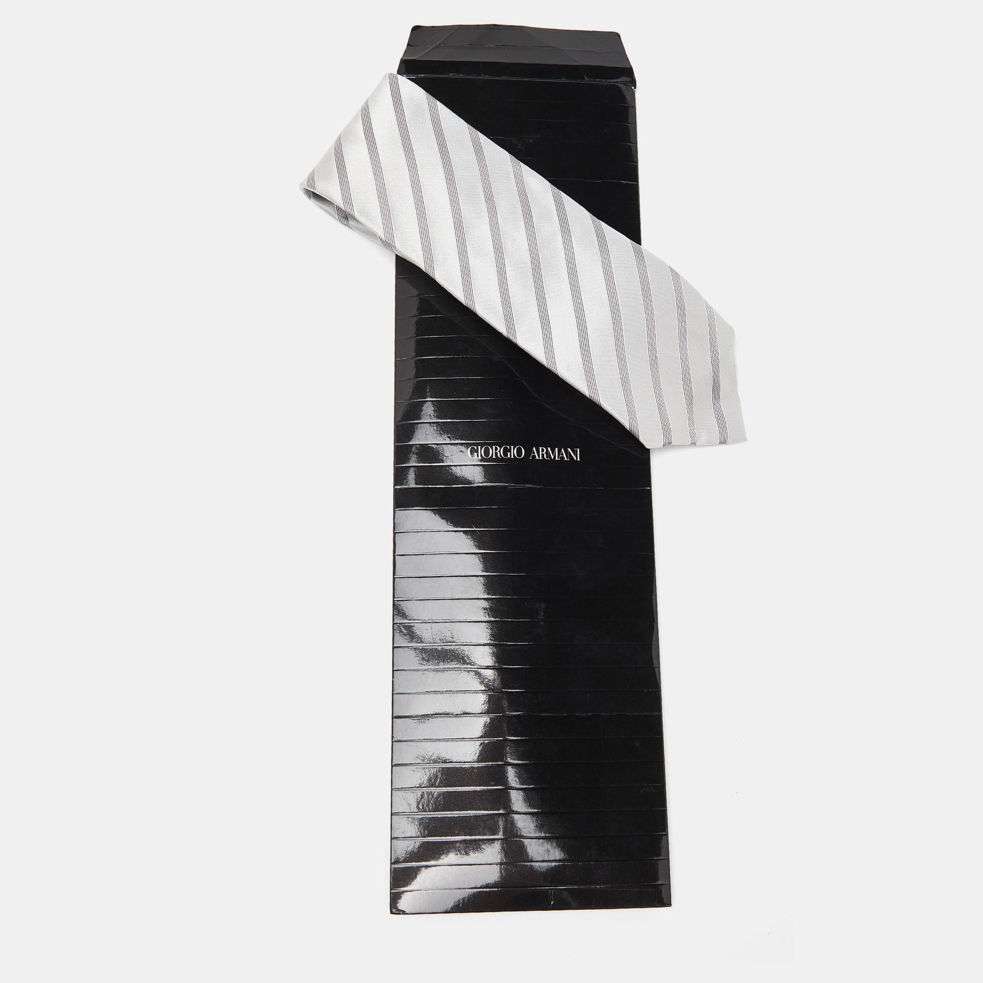 Giorgio Armani Grey Diagonal Striped Silk Tie In Excellent Condition For Sale In Dubai, Al Qouz 2