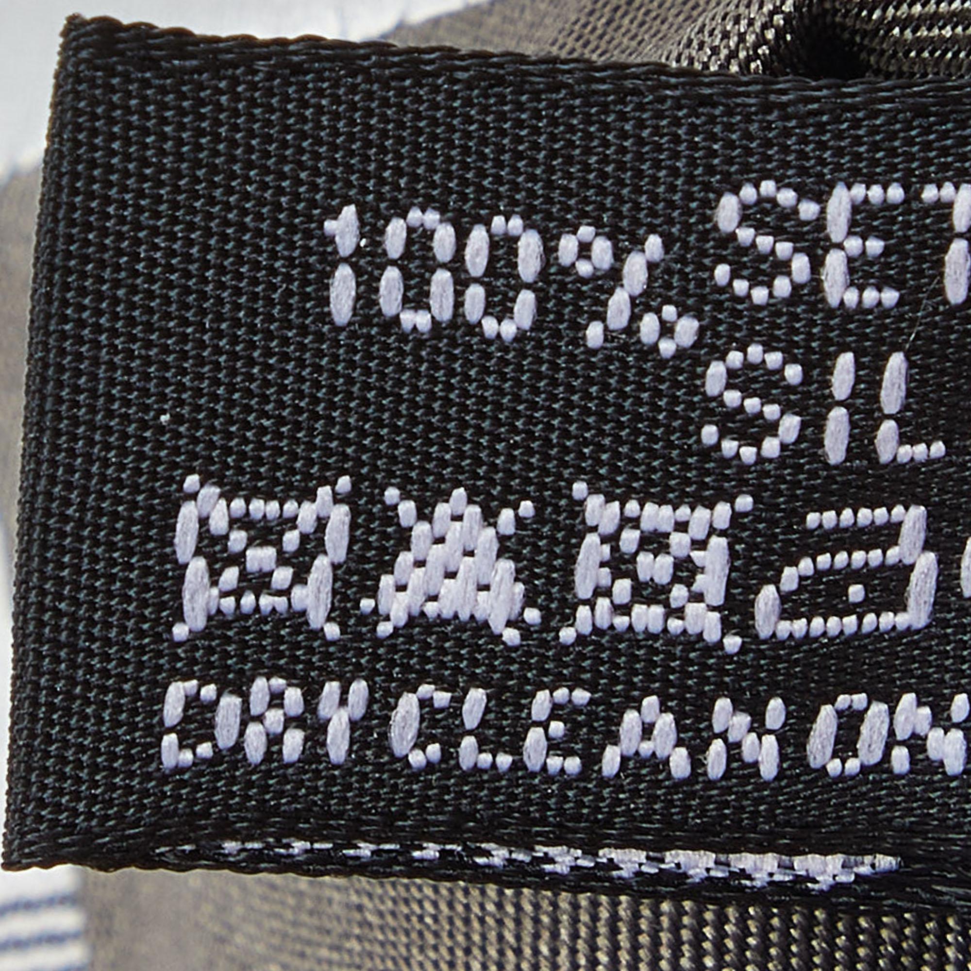 Giorgio Armani - Cravate en soie grise à rayures diagonales en vente 2