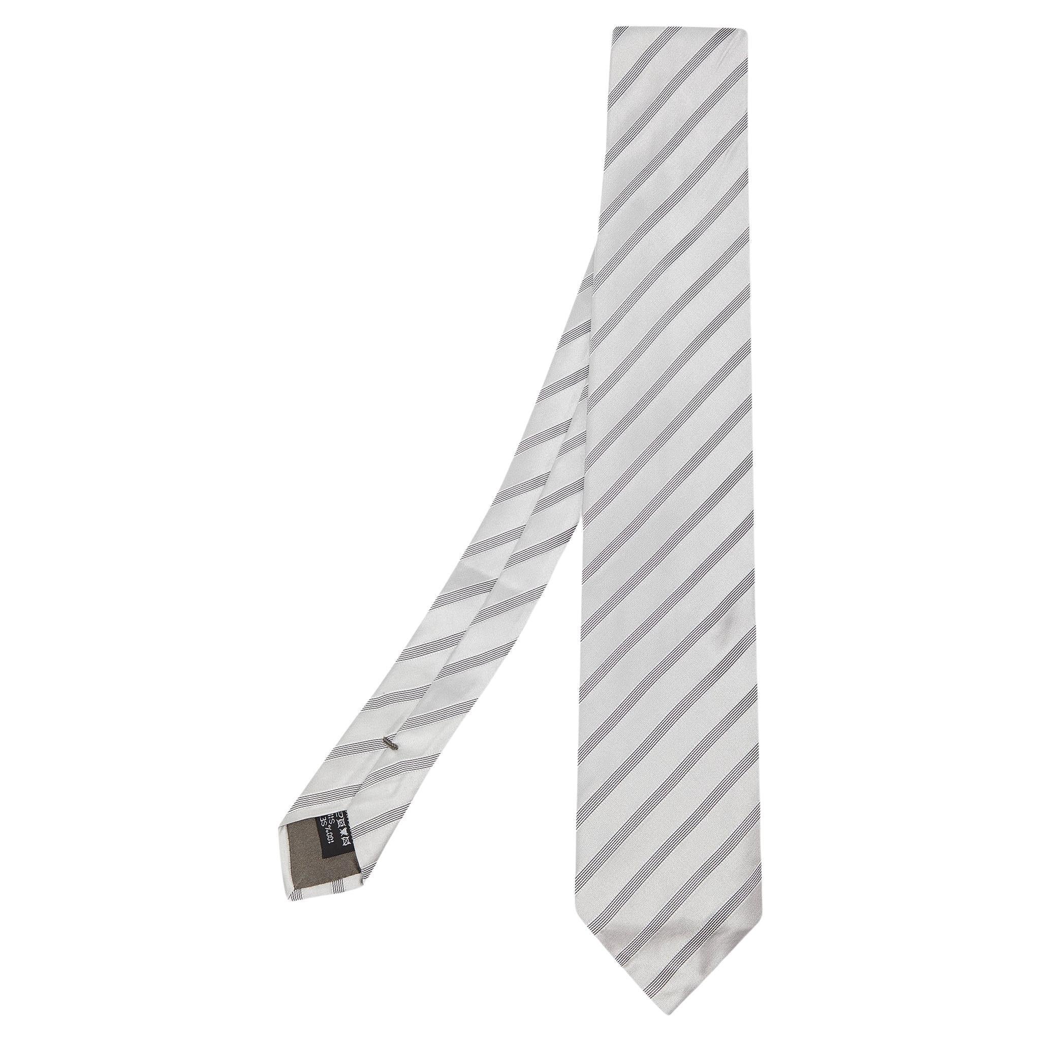 Giorgio Armani - Cravate en soie grise à rayures diagonales en vente