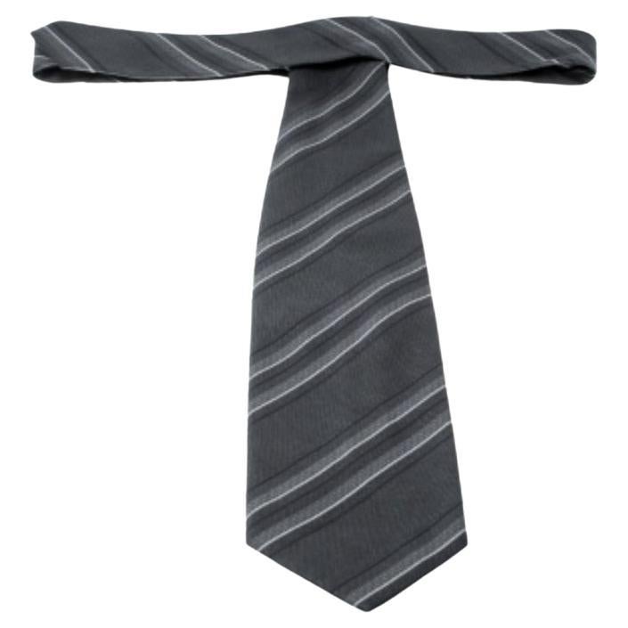 Giorgio Armani - Cravate grise en jacquard de soie rayée horizontalement en vente