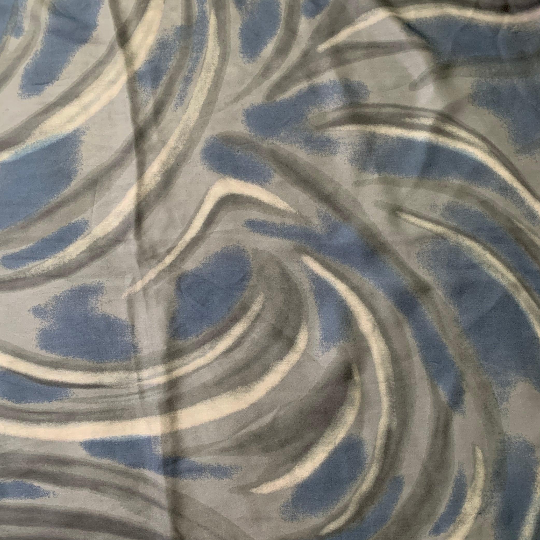 Gris Giorgio Armani Écharpe en soie marbrée gris marine Châle en vente