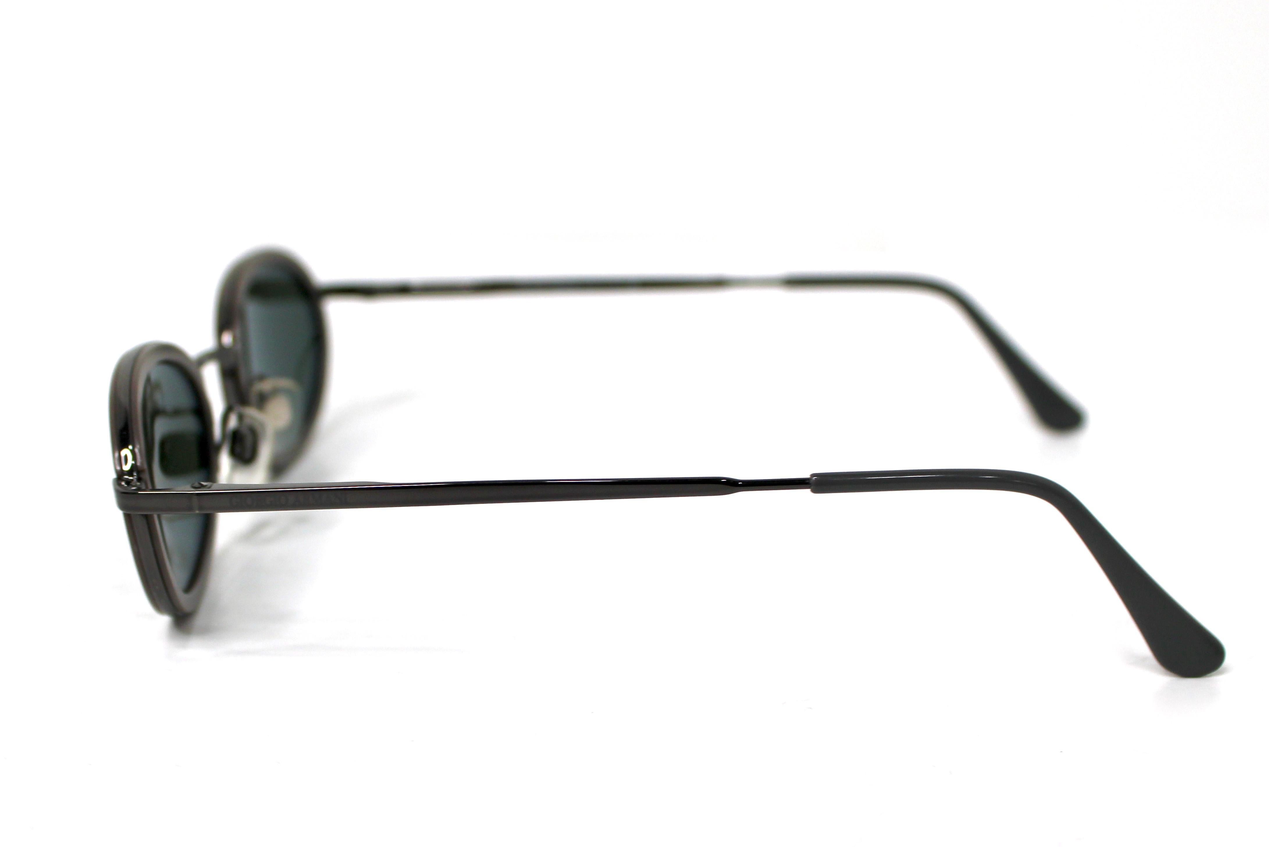 Gafas de sol Giorgio Armani con montura metálica ovalada gris circa años 90 en Bueno estado para la venta en Scottsdale, AZ