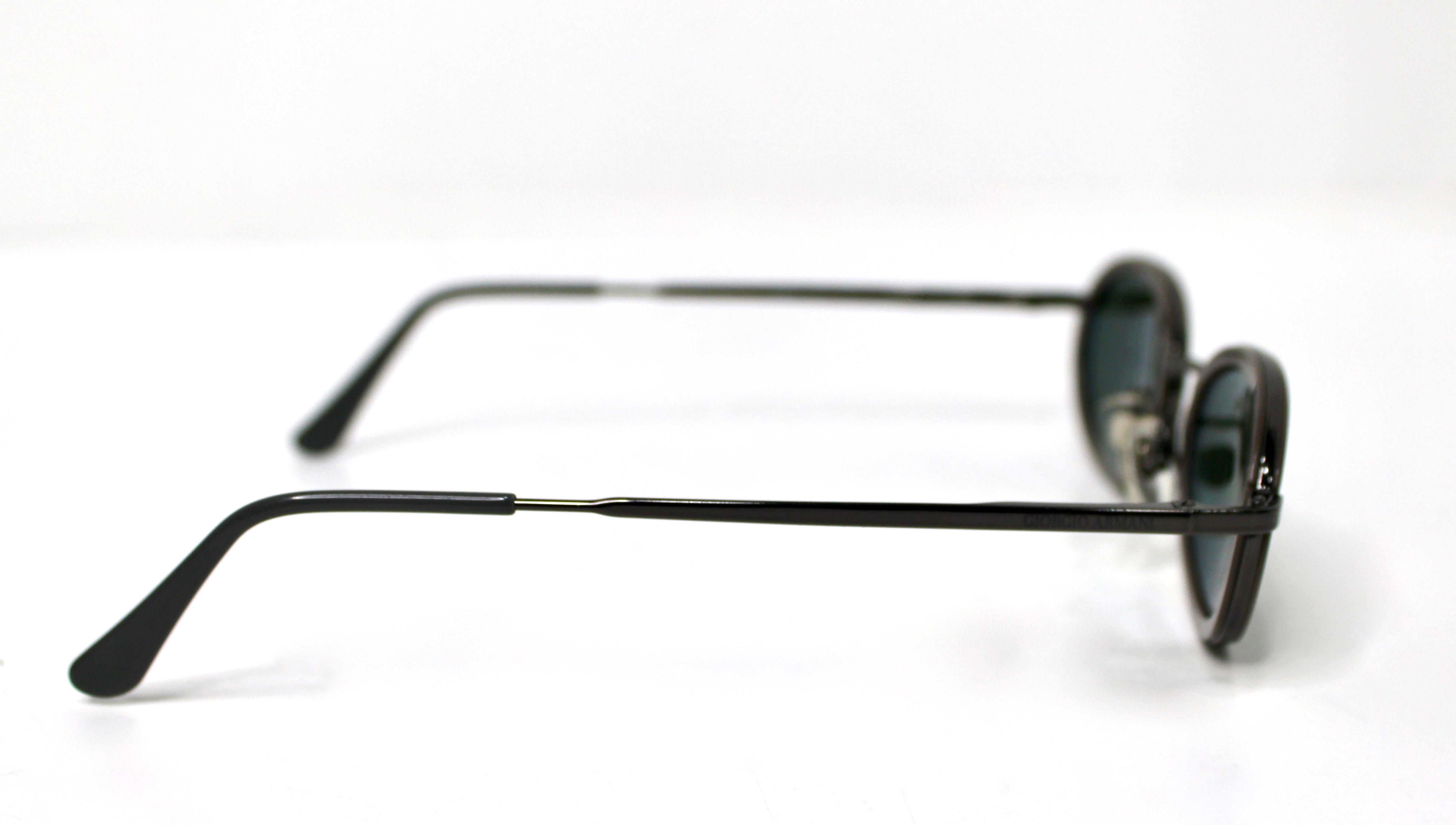 Gafas de sol Giorgio Armani con montura metálica ovalada gris circa años 90 en venta 3