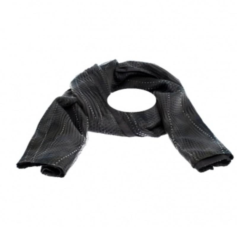 Giorgio Armani Estola Gris Estampada y Adornada Negro en venta