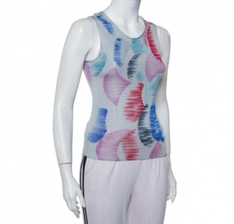 This tank top from Giorgio Armani embraces the feminine form and will lend you a fantastic fit. It features a perforated knit design that is splashed with a watercolor print all over. It flaunts a scooped neckline and can be paired well with