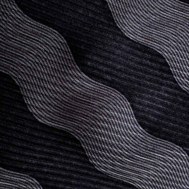 Giorgio Armani Grey Wave Pattern Silk Jacquard Traditional Tie In Good Condition For Sale In Dubai, Al Qouz 2