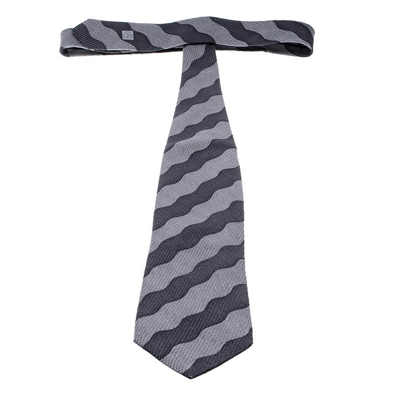 Men's Giorgio Armani Grey Wave Pattern Silk Jacquard Traditional Tie For Sale