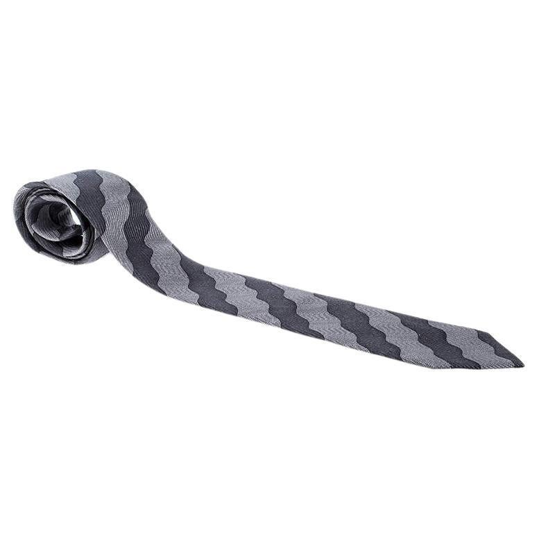 Giorgio Armani Grey Wave Pattern Silk Jacquard Traditional Tie For Sale