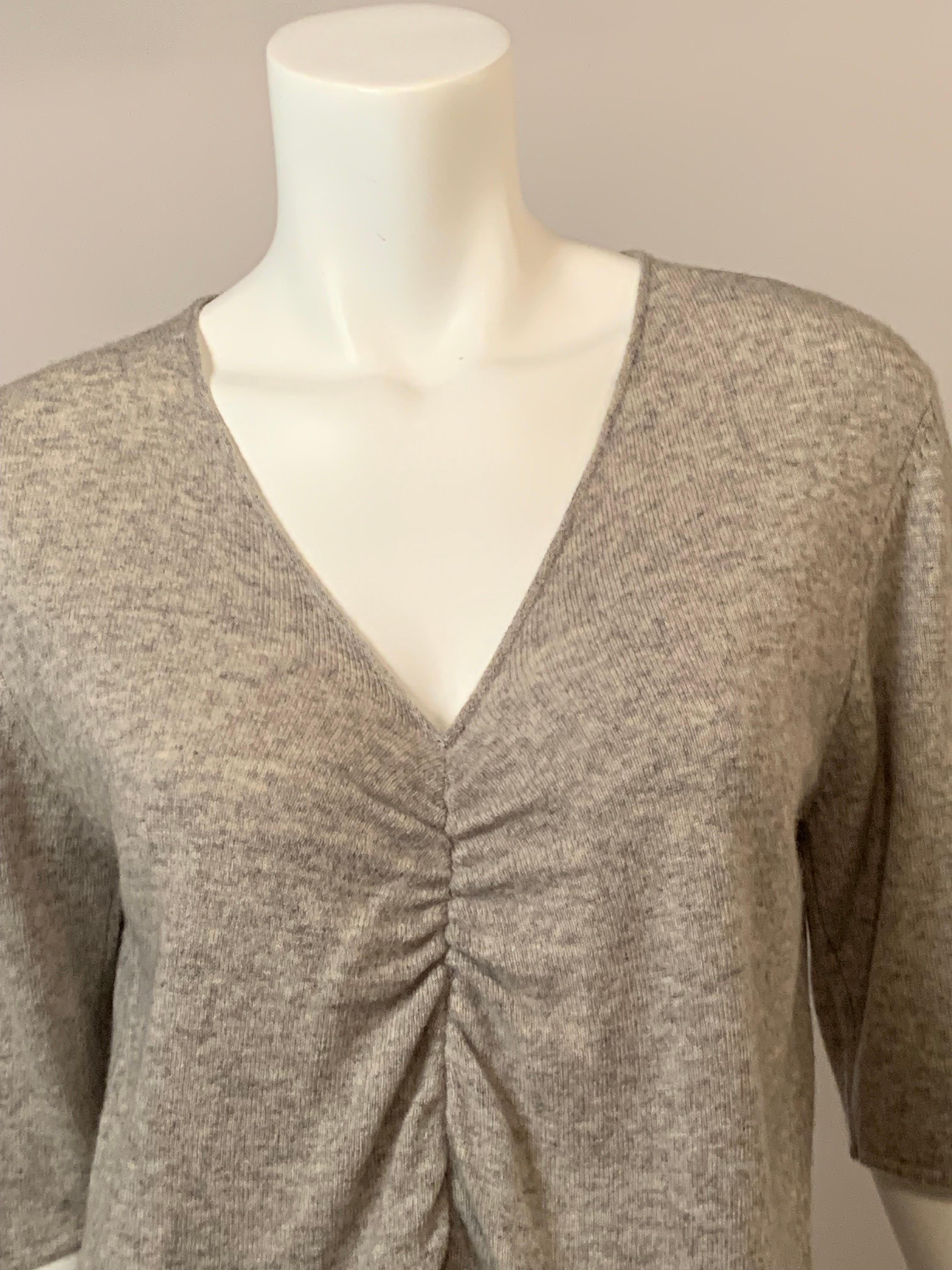 Giorgio Armani Heather Grey Cashmere Sweater  Never Worn In New Condition For Sale In New Hope, PA