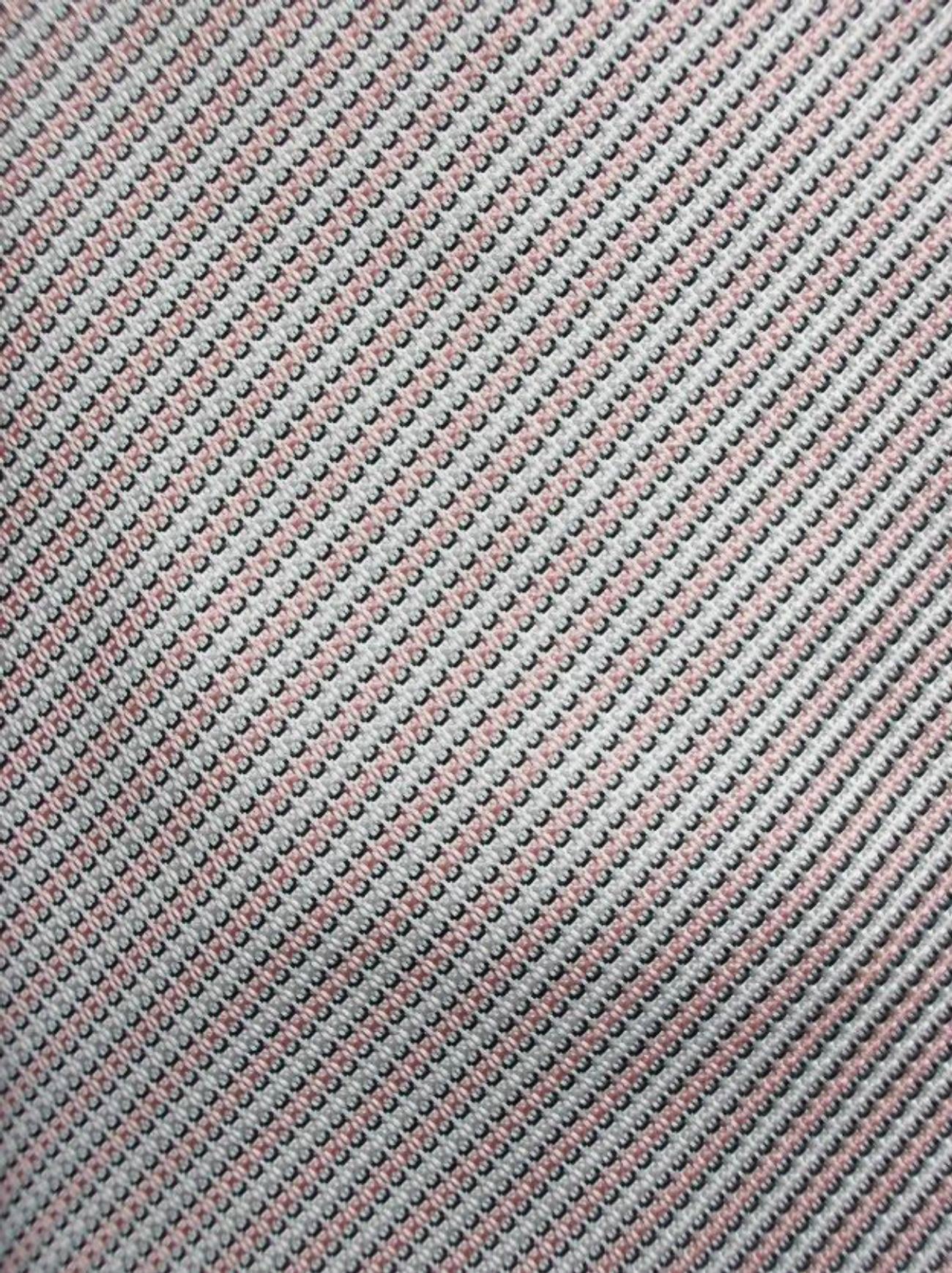 GIORGIO ARMANI - Men's classic neck tie - diagonal woven stripe - 100% silk (heavy weight) - made in Italy - 21st century.

Excellent pre-owned condition - no loss - no damage - no repairs - minor creases & folds - ready to wear.

Size - 4