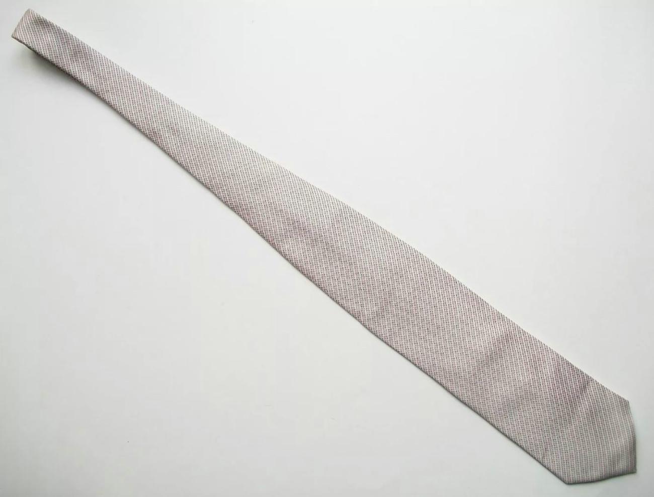 GIORGIO ARMANI - Men's Fine Woven Stripe Neck Tie - 100% Silk - Italy - 21st C. In Good Condition For Sale In Chatham, ON