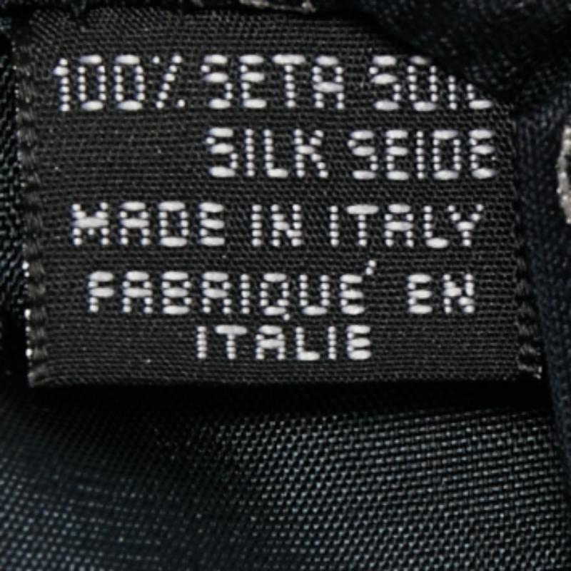Noir Cravate Giorgio Armani en soie imprimée abstraite bleu marine en vente