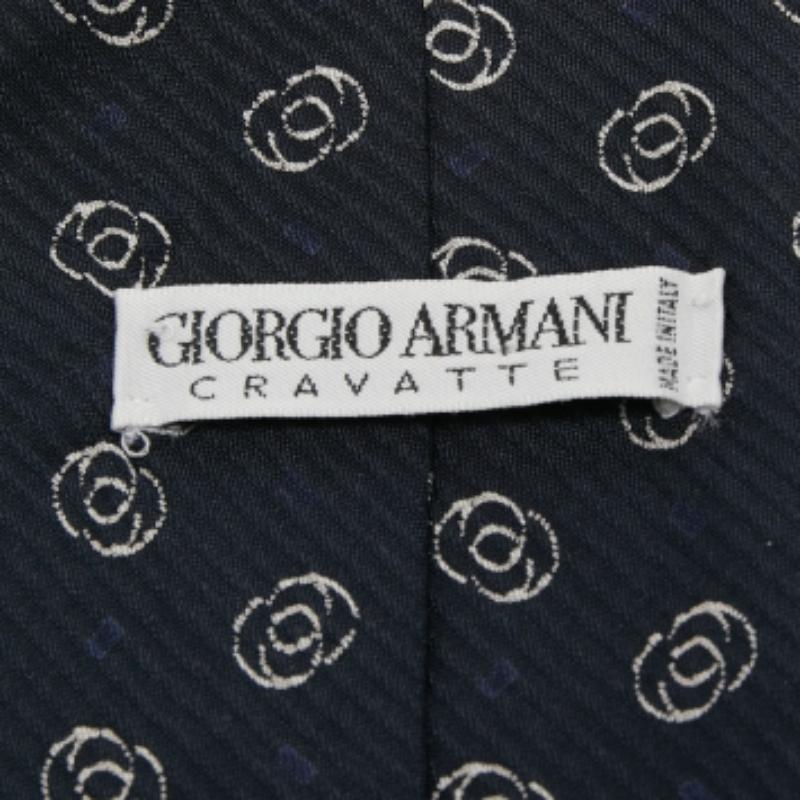 Cravate Giorgio Armani en soie imprimée abstraite bleu marine Bon état - En vente à Dubai, Al Qouz 2