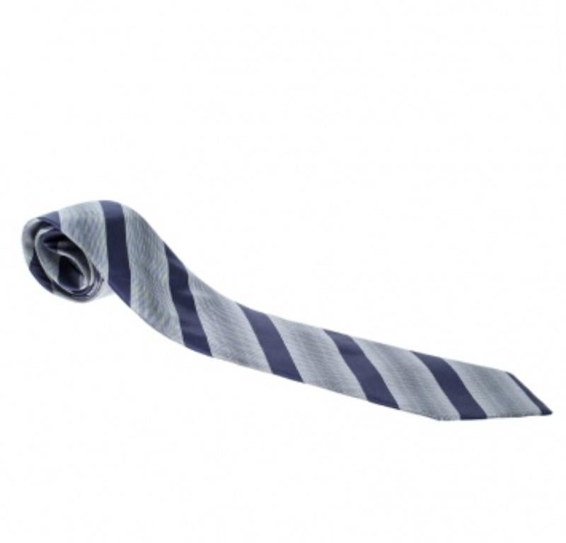 Giorgio Armani Marineblaue und graue Diagonal gestreifte traditionelle Seidenkrawatte (Grau) im Angebot