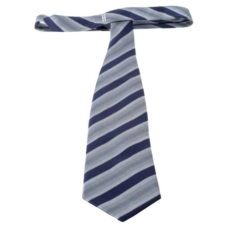 Giorgio Armani Marineblaue und graue Diagonal gestreifte traditionelle Seidenkrawatte im Angebot