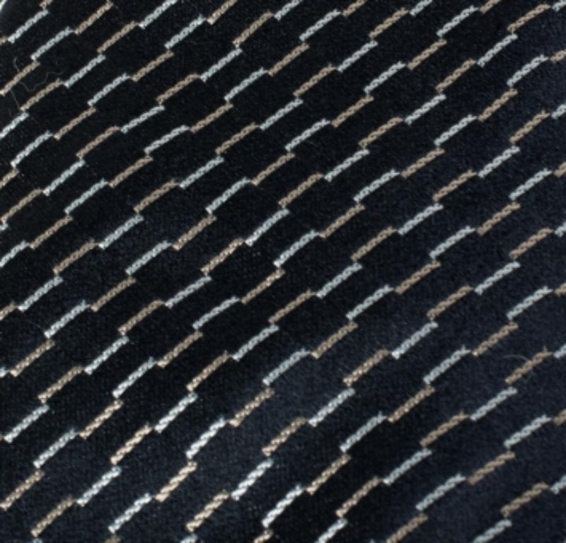 Giorgio Armani Navy Blue Diagonal Stripe Detail Silk Tie In Good Condition For Sale In Dubai, Al Qouz 2