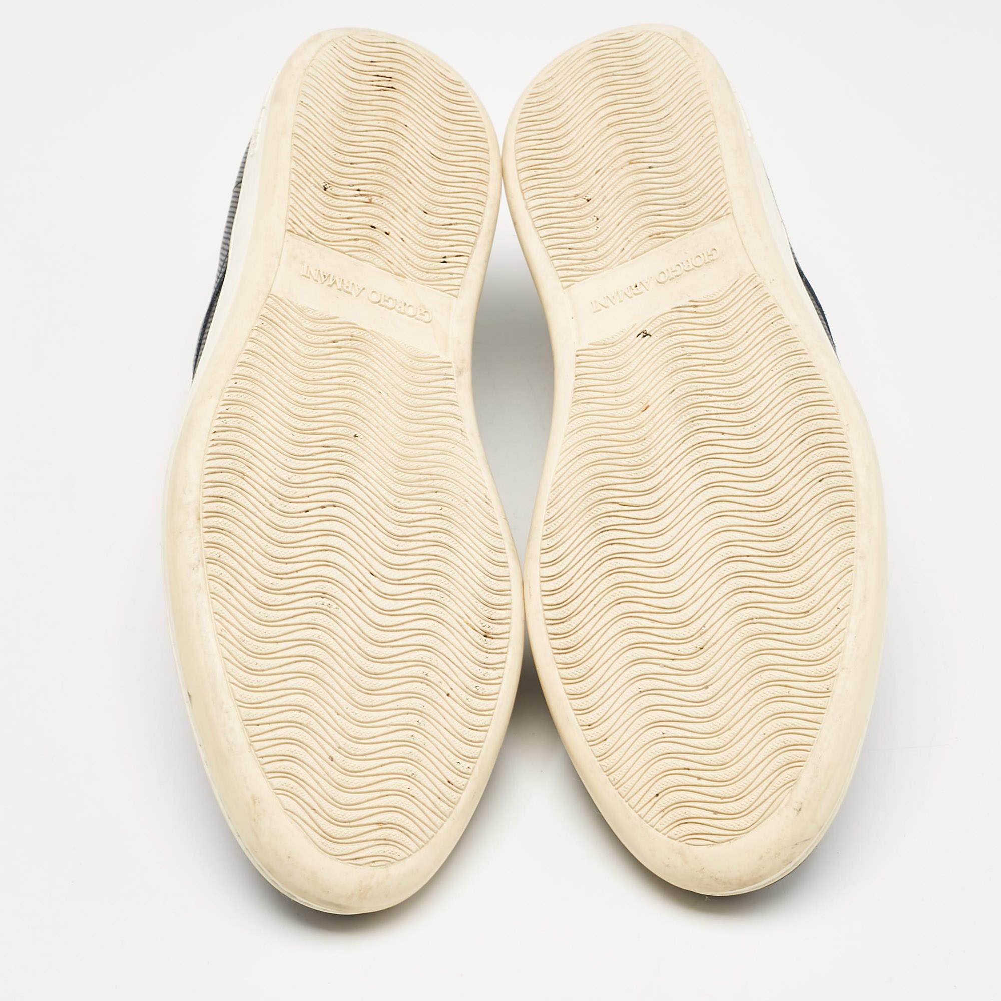 Giorgio Armani Zapatillas bajas de cuero azul marino perforado talla 45 1