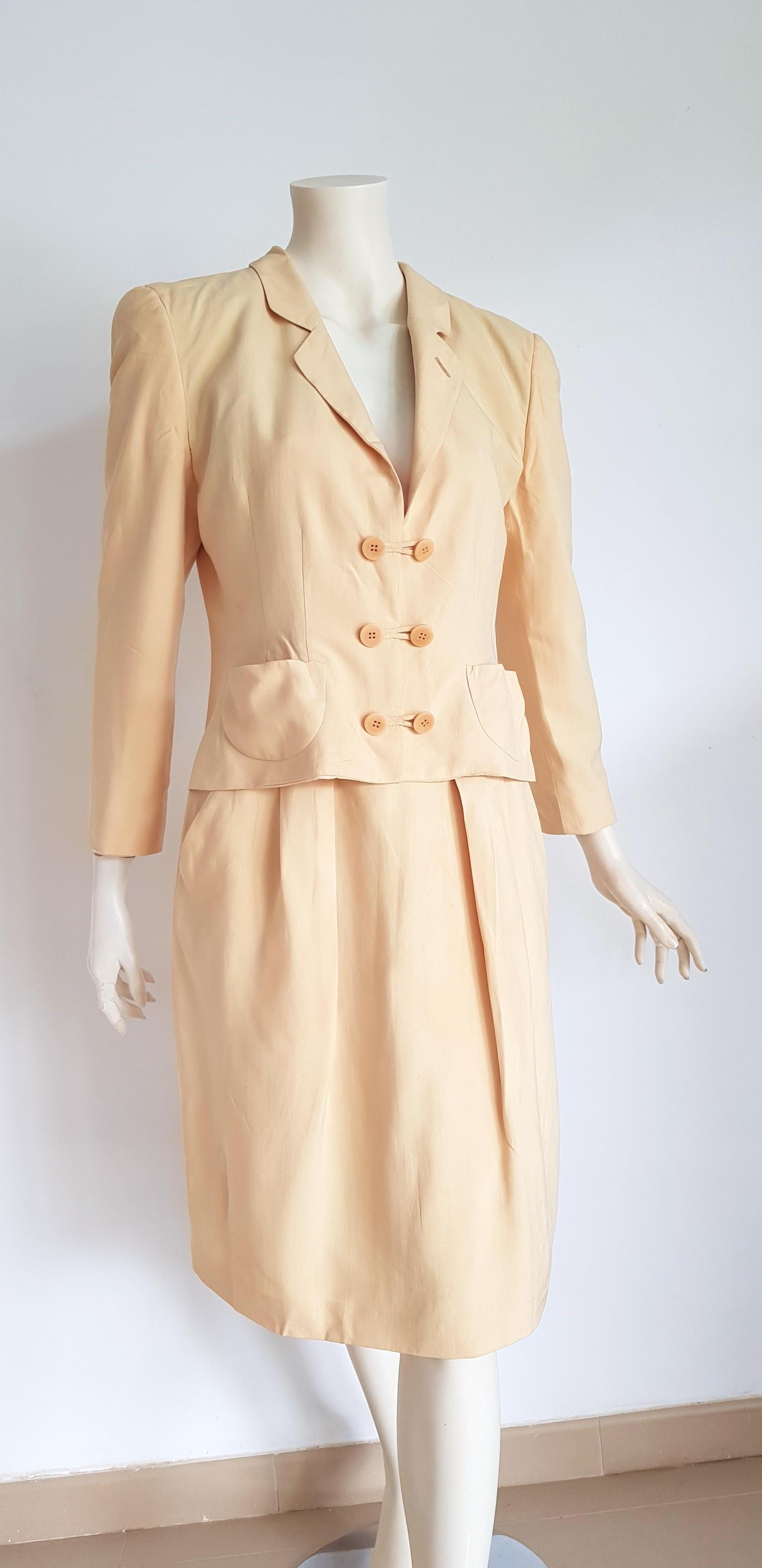 Giorgio ARMANI beige yellow tone jacket and skirt, silk, suit - Unworn, New

SIZE: equivalent to about Small / Medium, please review approx measurements as follows in cm. 
JACKET: lenght 56, chest underarm to underarm 52, bust circumference 94,