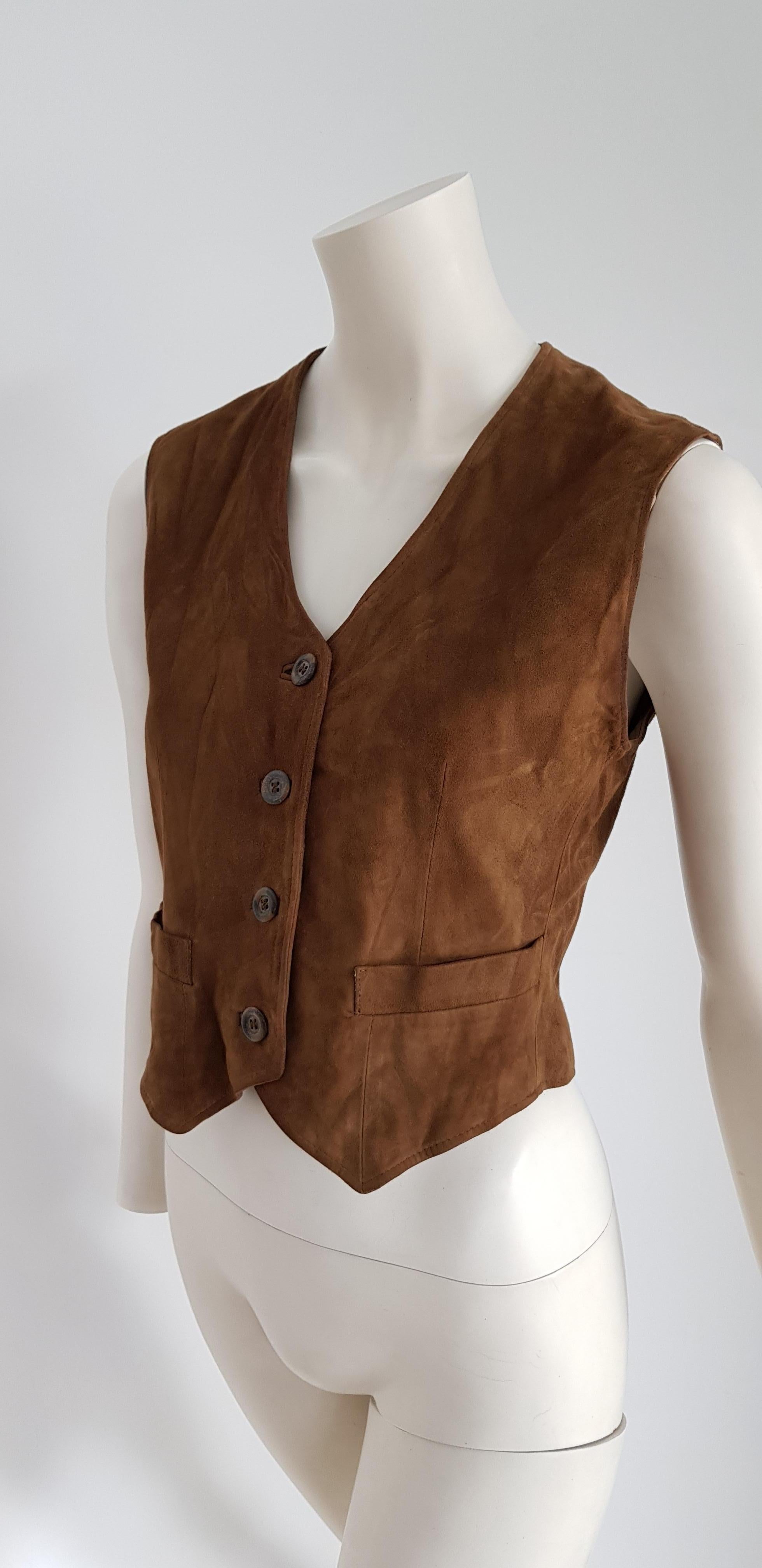 Giorgio ARMANI brown suede 4 front buttons vest gilet - Unworn, New

SIZE: equivalent to about Small / Medium, please review approx measurements as follows in cm: lenght 47, chest underarm to underarm 50, bust circumference 90, shoulder from seam to