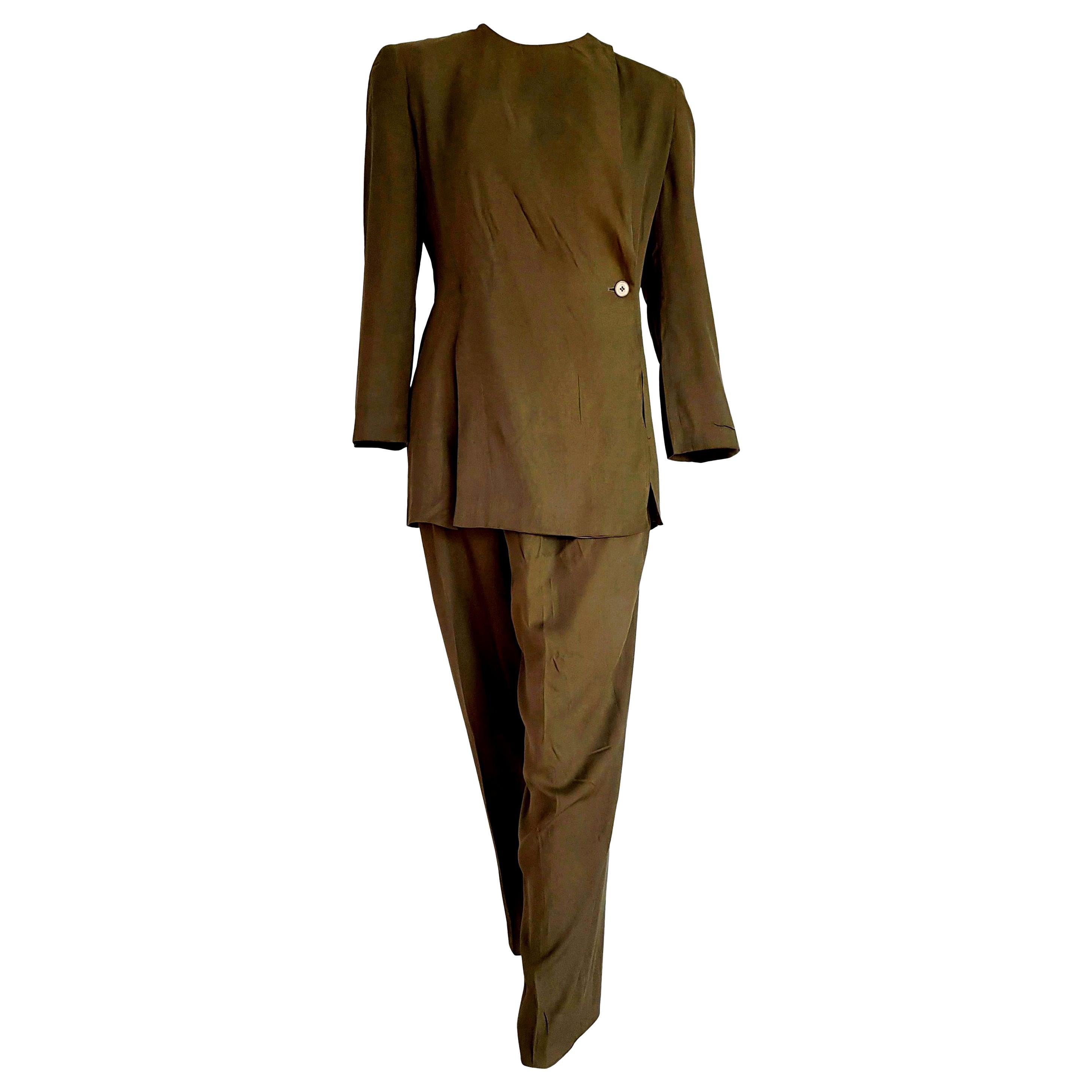 Giorgio ARMANI "New" Green Silk 1 button Closed collar Trousers Suit - Unworn For Sale