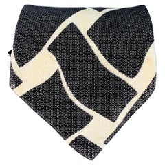 Giorgio Armani One Size Black White Abstract Silk Tie (cravate en soie abstraite noire et blanche)